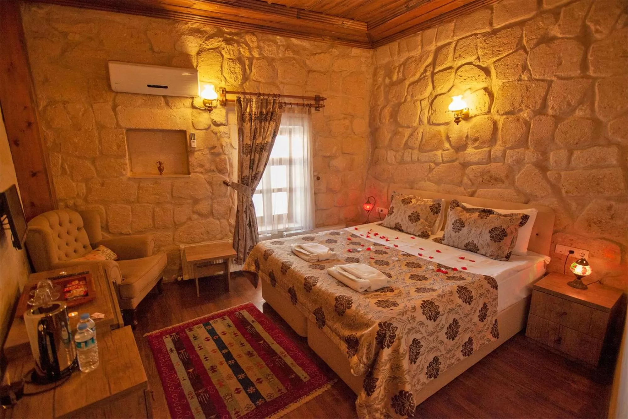 Photo of the whole room, Bed in Diamond of Cappadocia
