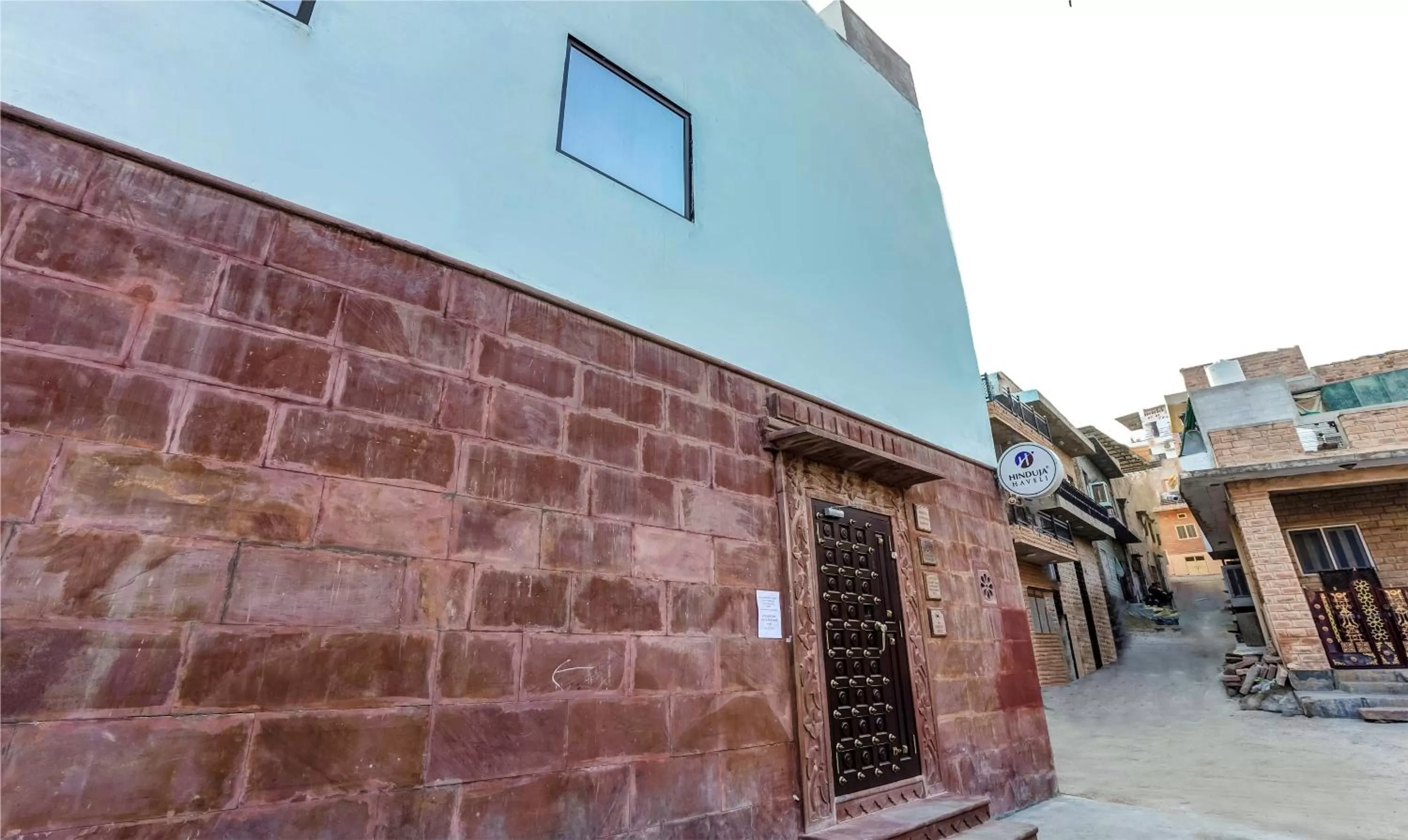 Parking in Hotel Hinduja Fort