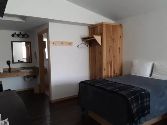Bed in Moose Inn