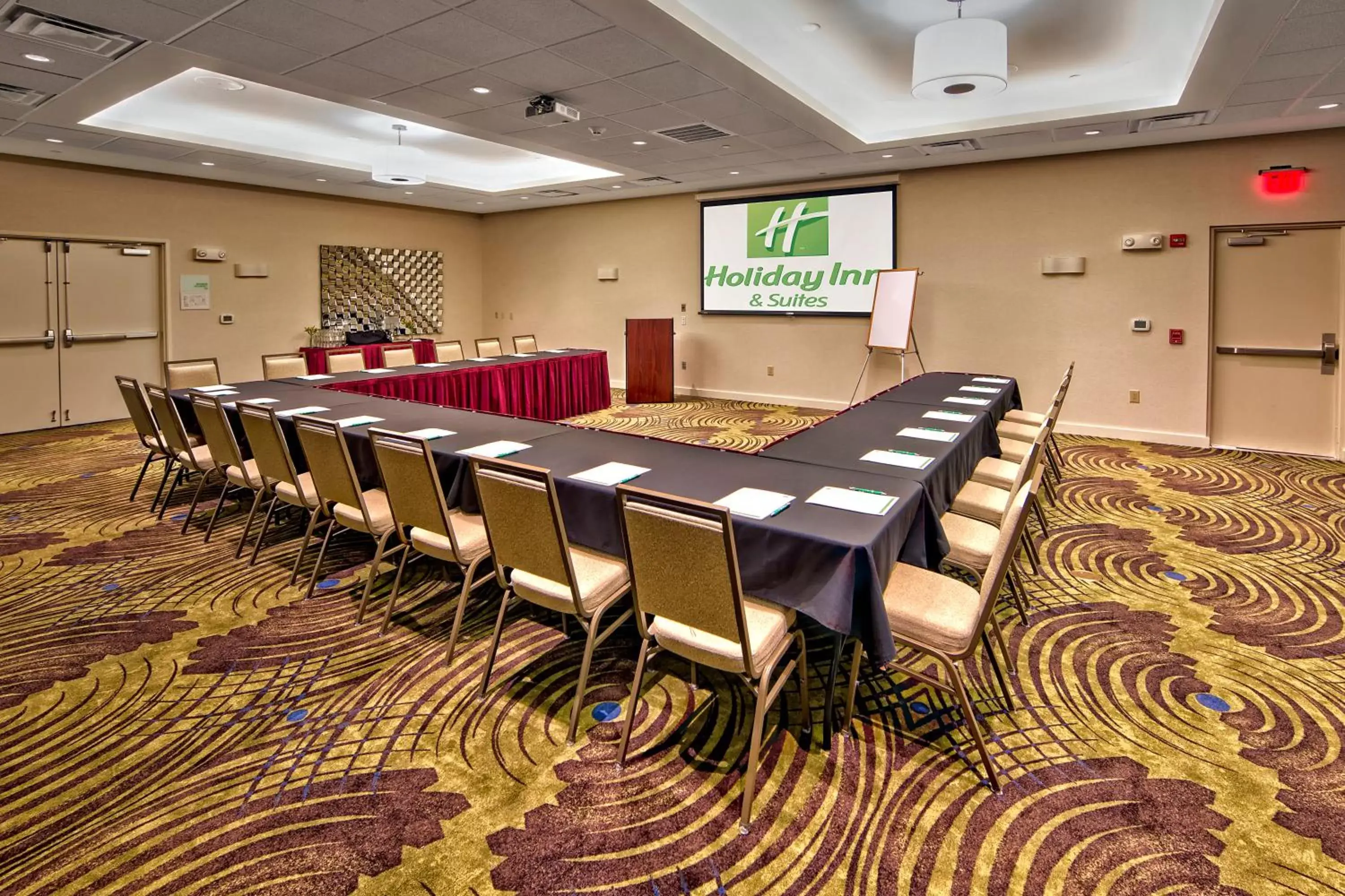 Meeting/conference room in Holiday Inn & Suites Tupelo North, an IHG Hotel