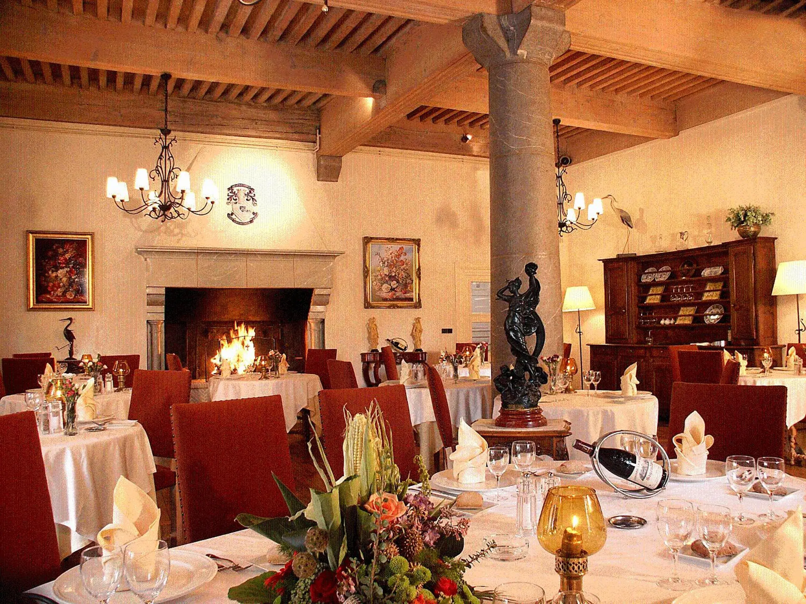 Restaurant/Places to Eat in Château des Comtes de Challes