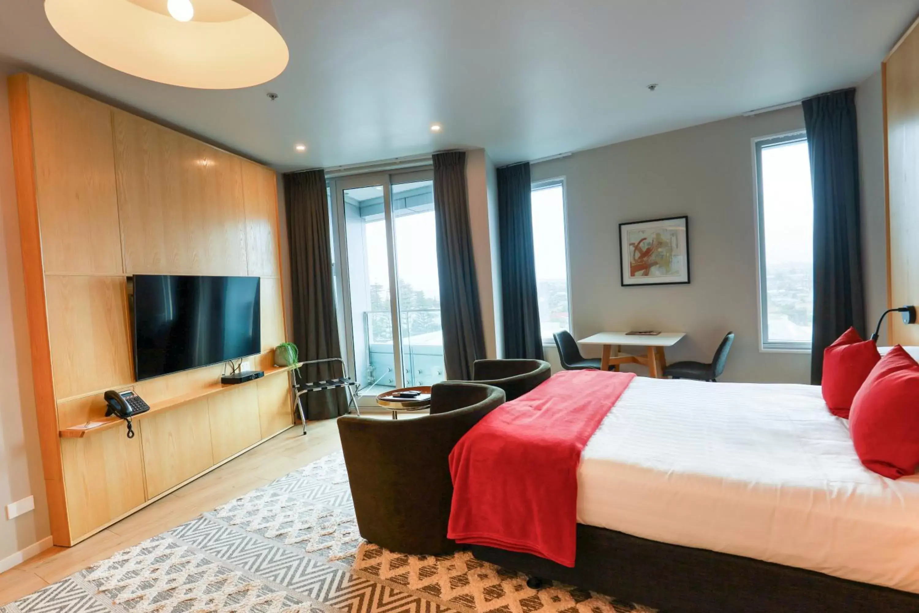 Bedroom, TV/Entertainment Center in Ramada Suites by Wyndham Nautilus Orewa