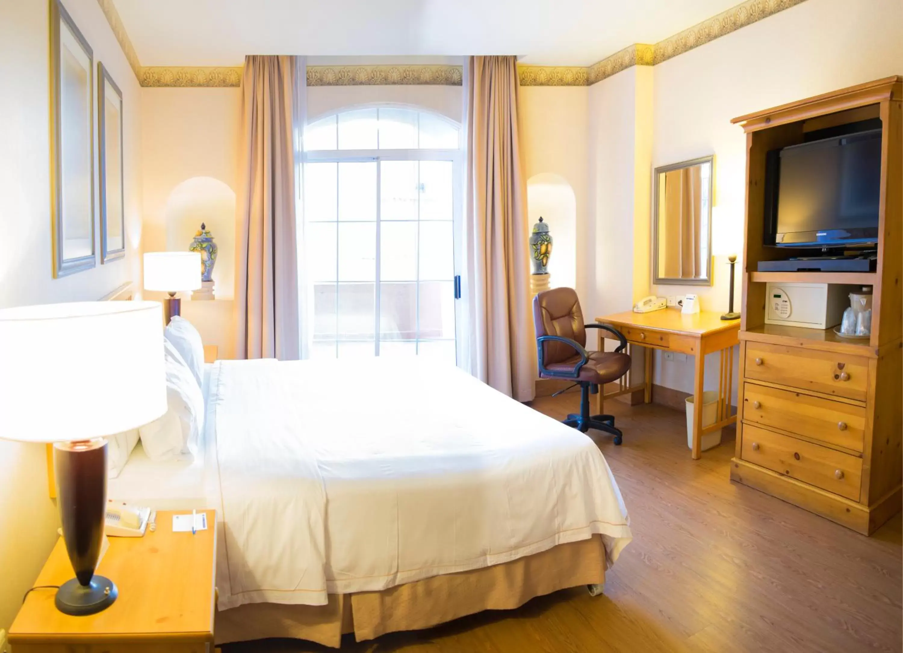 Bedroom in Holiday Inn Express Guanajuato, an IHG Hotel