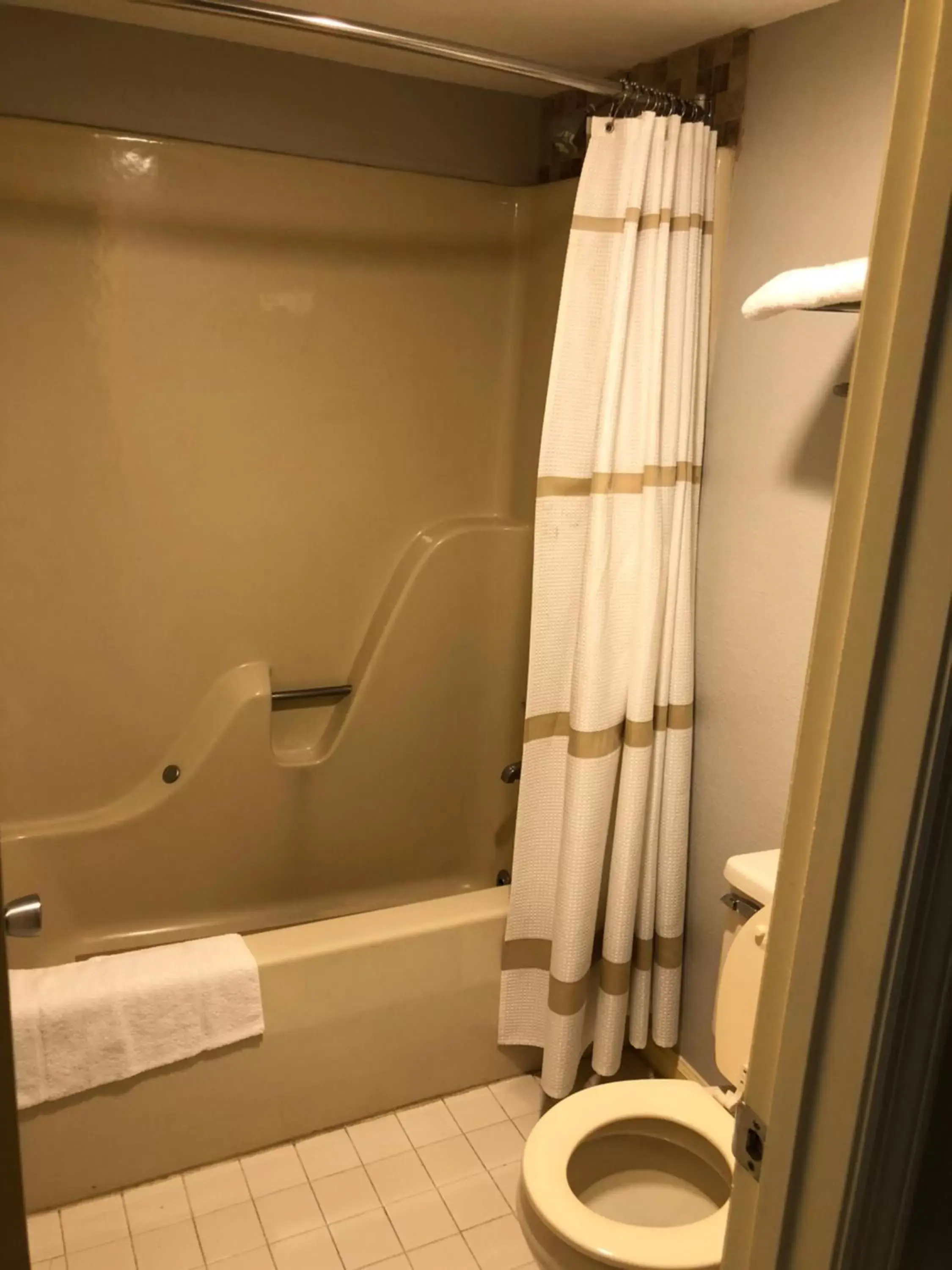 Bathroom in Econo Lodge - Athens