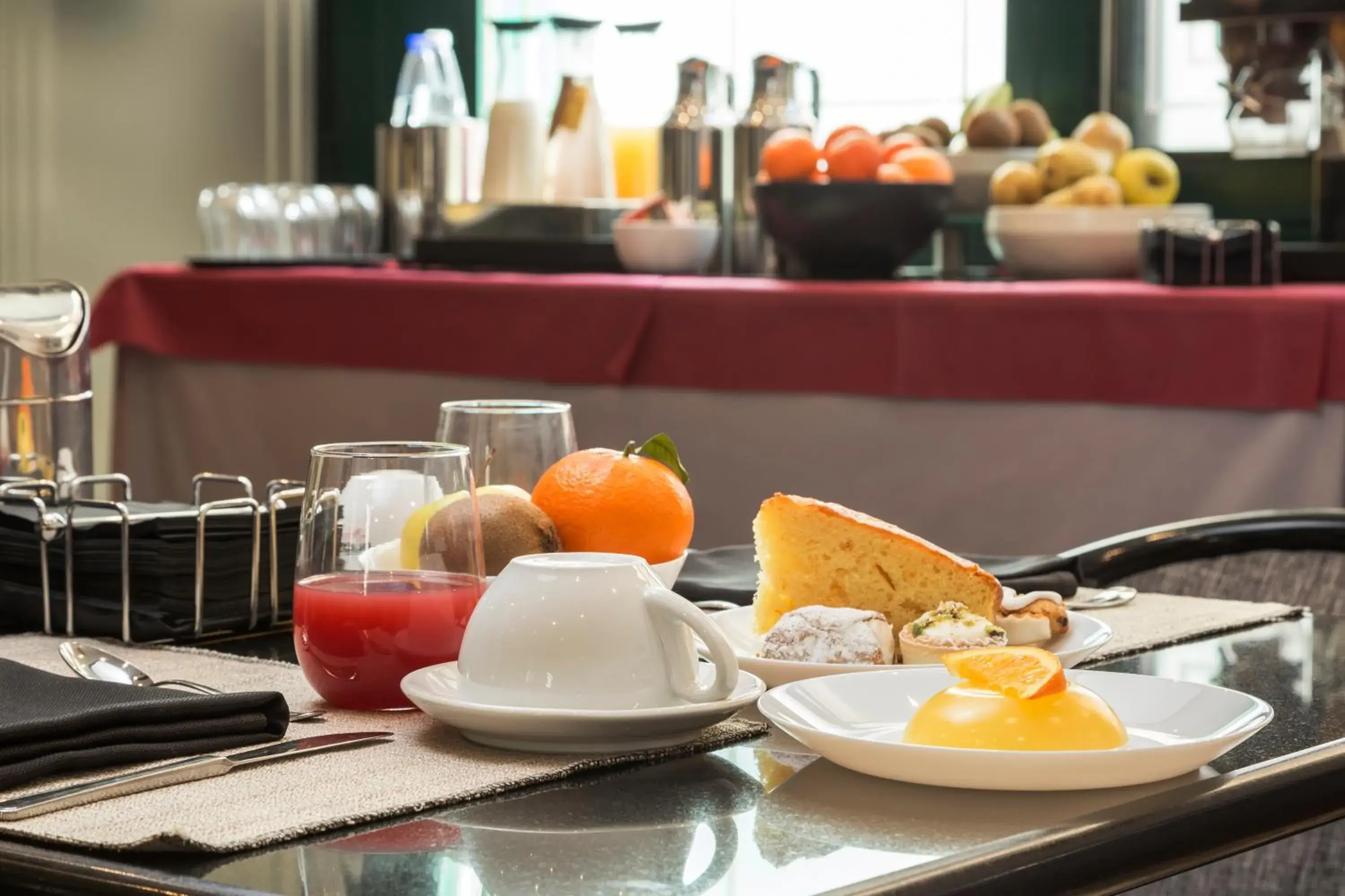 Continental breakfast, Breakfast in Hotel Montreal