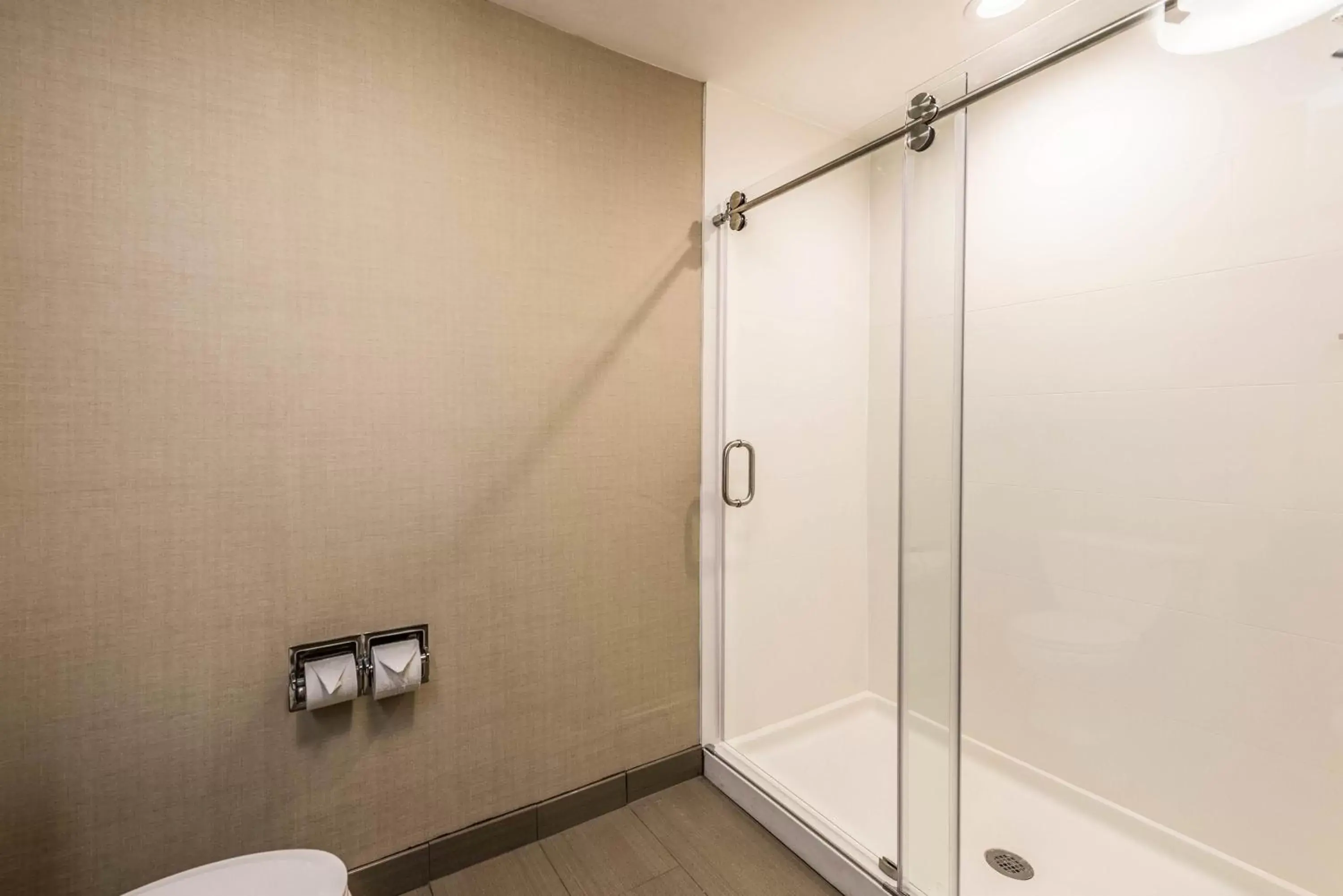 Bathroom in Comfort Suites Marion North Bathroom in Comfort Suites Marion North