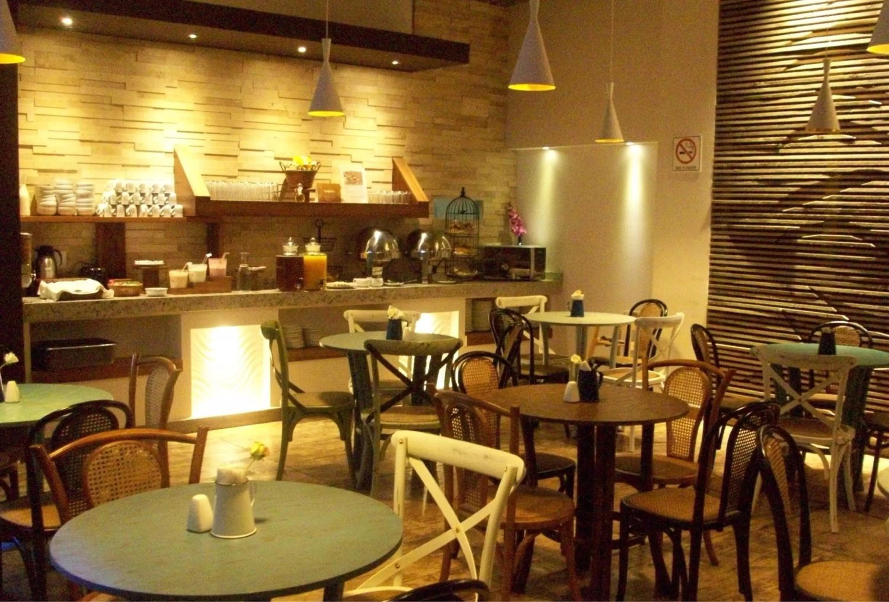 Restaurant/places to eat in Hotel Clipperton