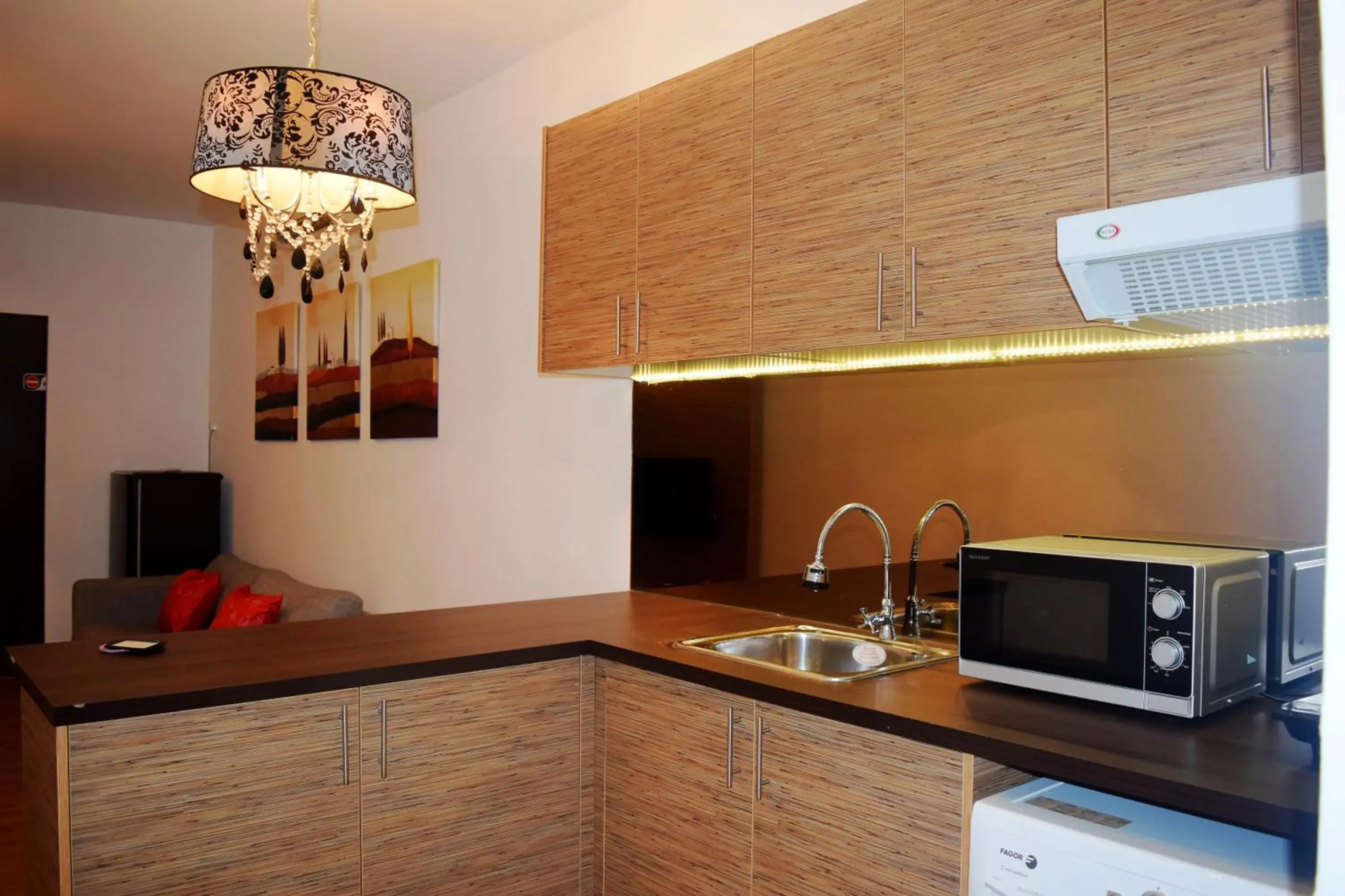 Kitchen or kitchenette, Kitchen/Kitchenette in Taragon Residences