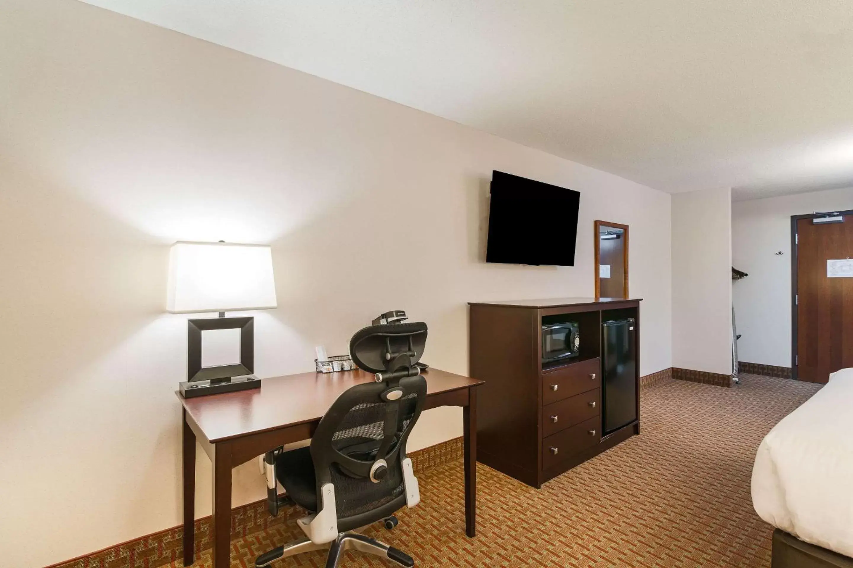 Photo of the whole room, TV/Entertainment Center in Clarion Hotel Convention Center