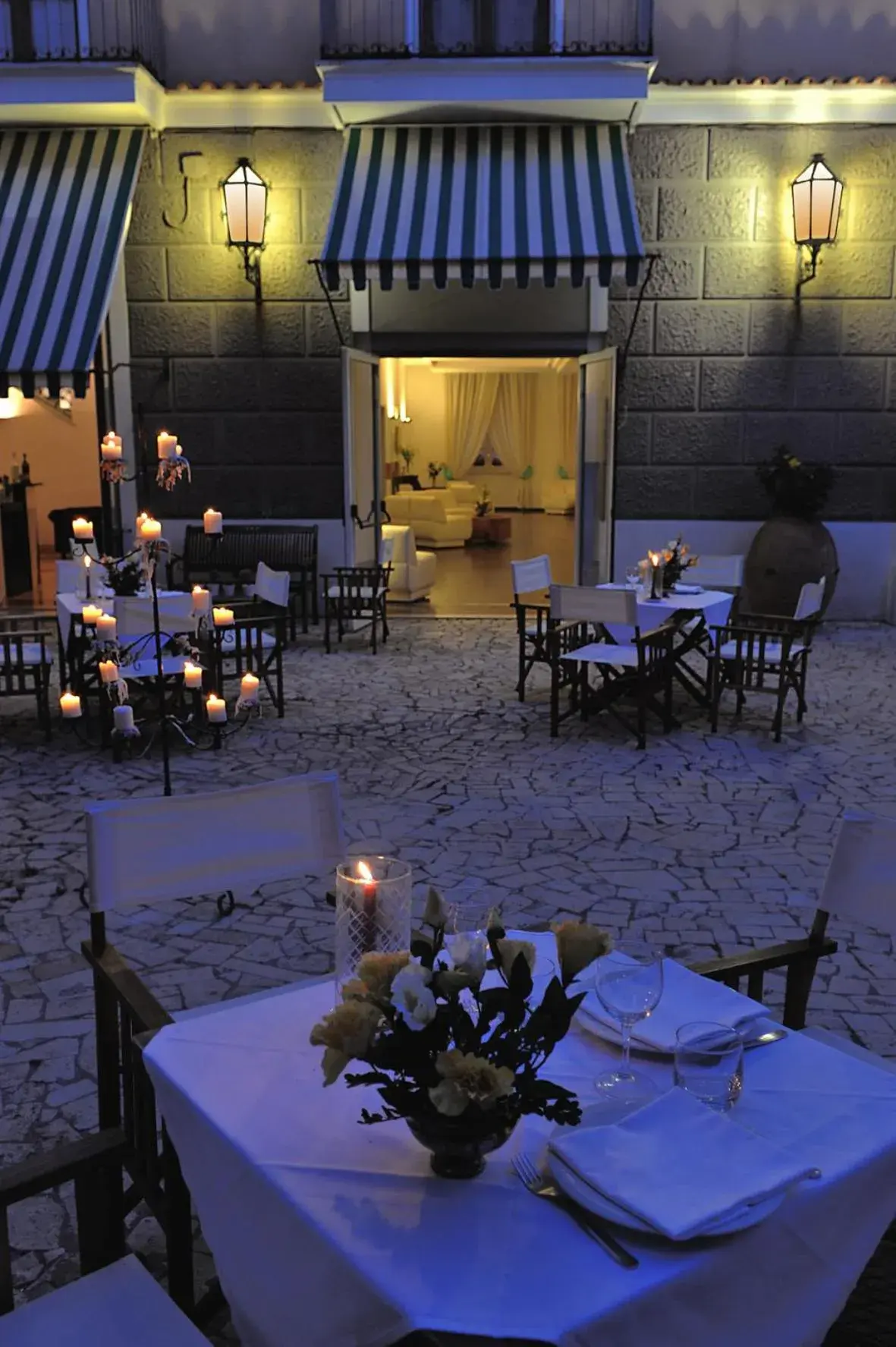 Patio, Restaurant/Places to Eat in Hotel Victoria Maiorino