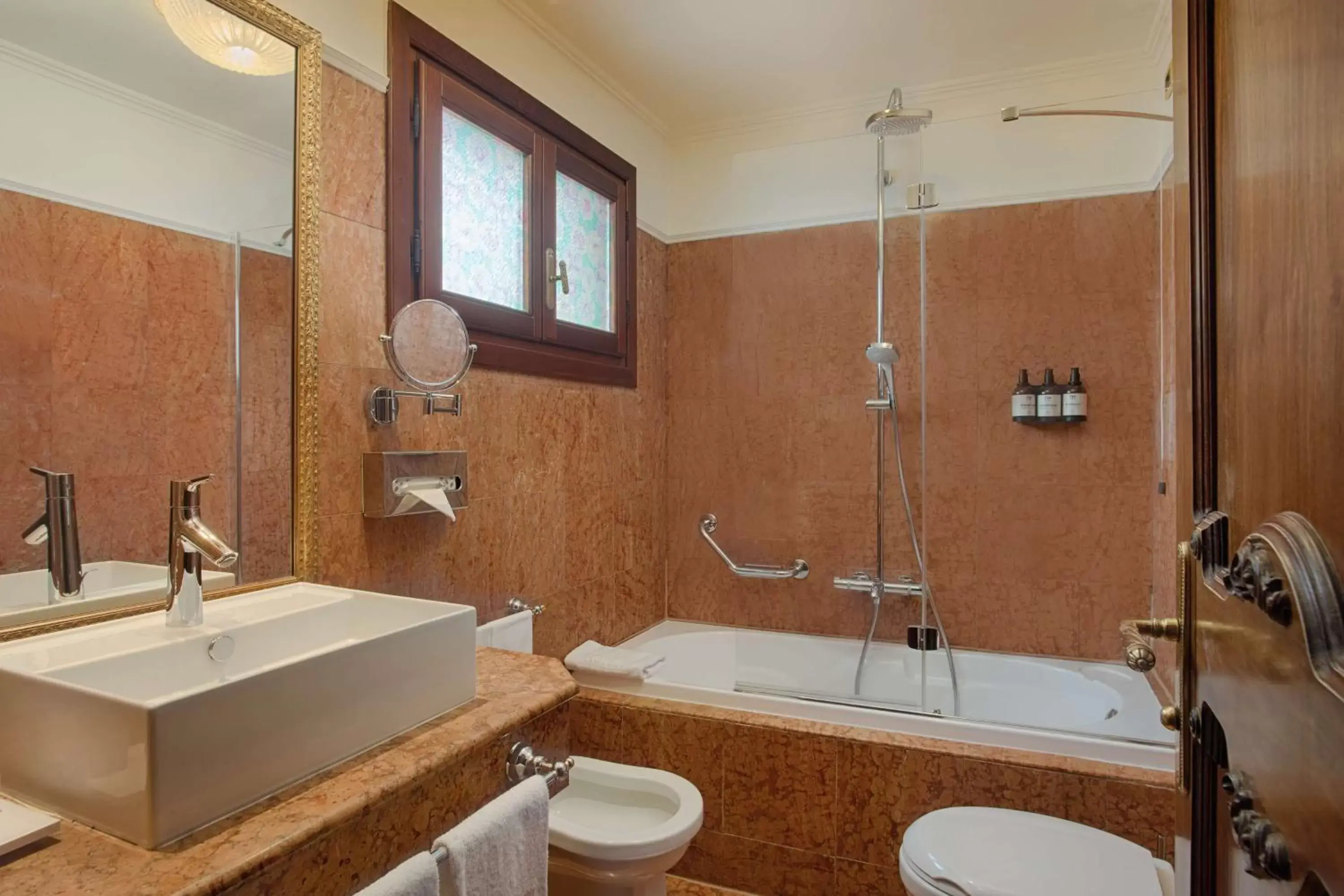 Shower, Bathroom in NH Venezia Santa Lucia