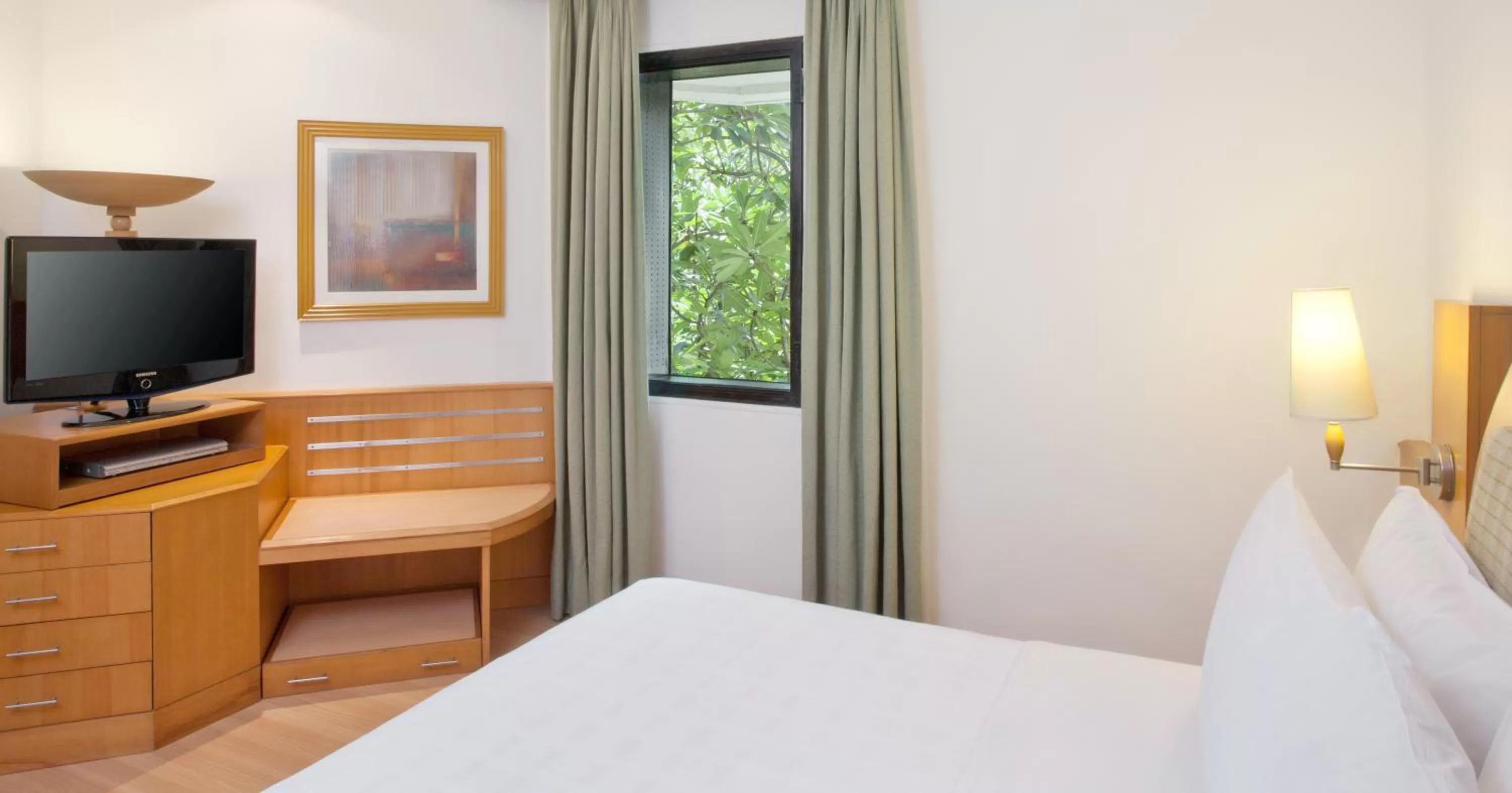 Day, Bed in Trident Chennai