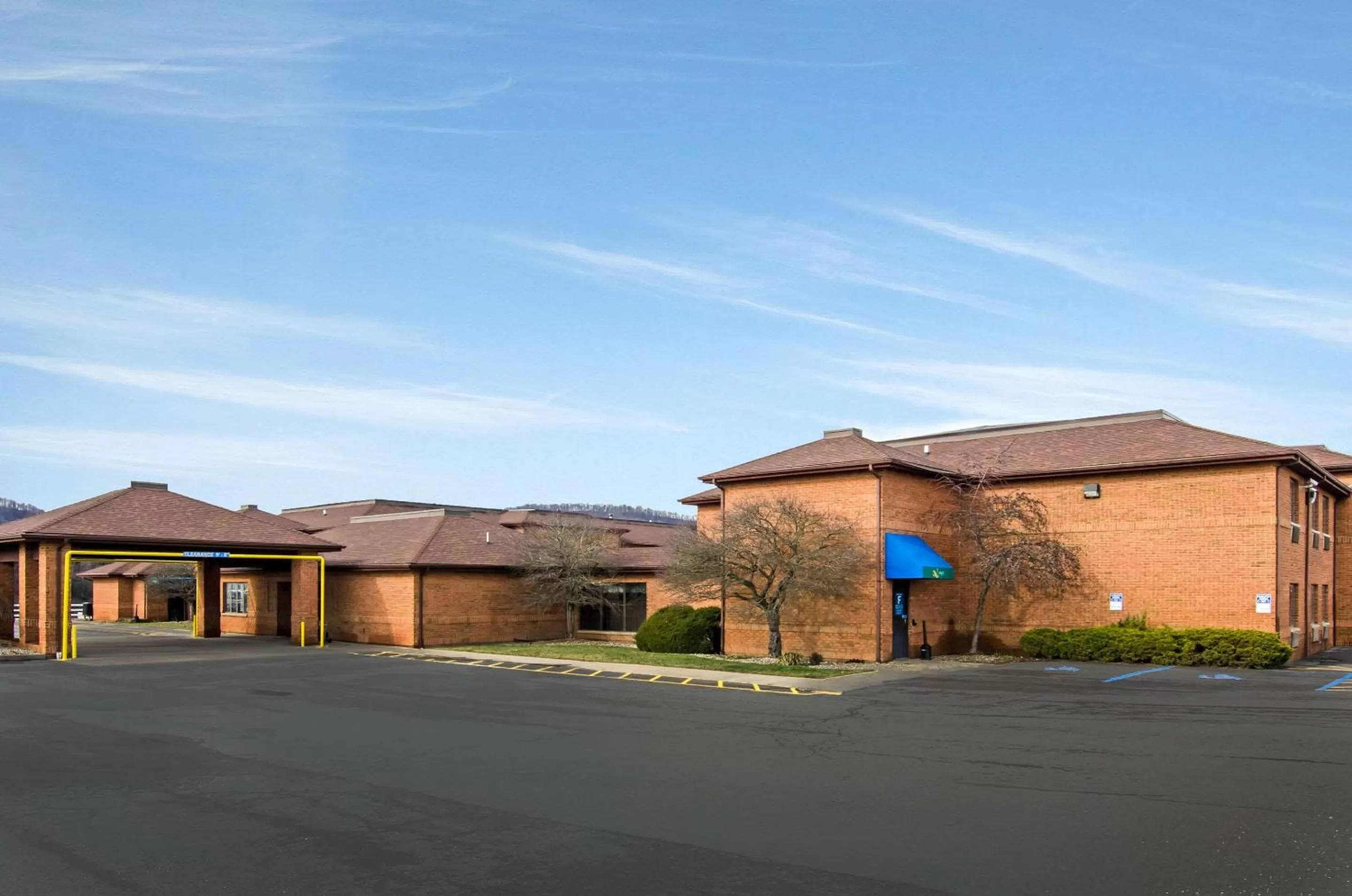 Property building in Quality Inn Summersville - New River Area