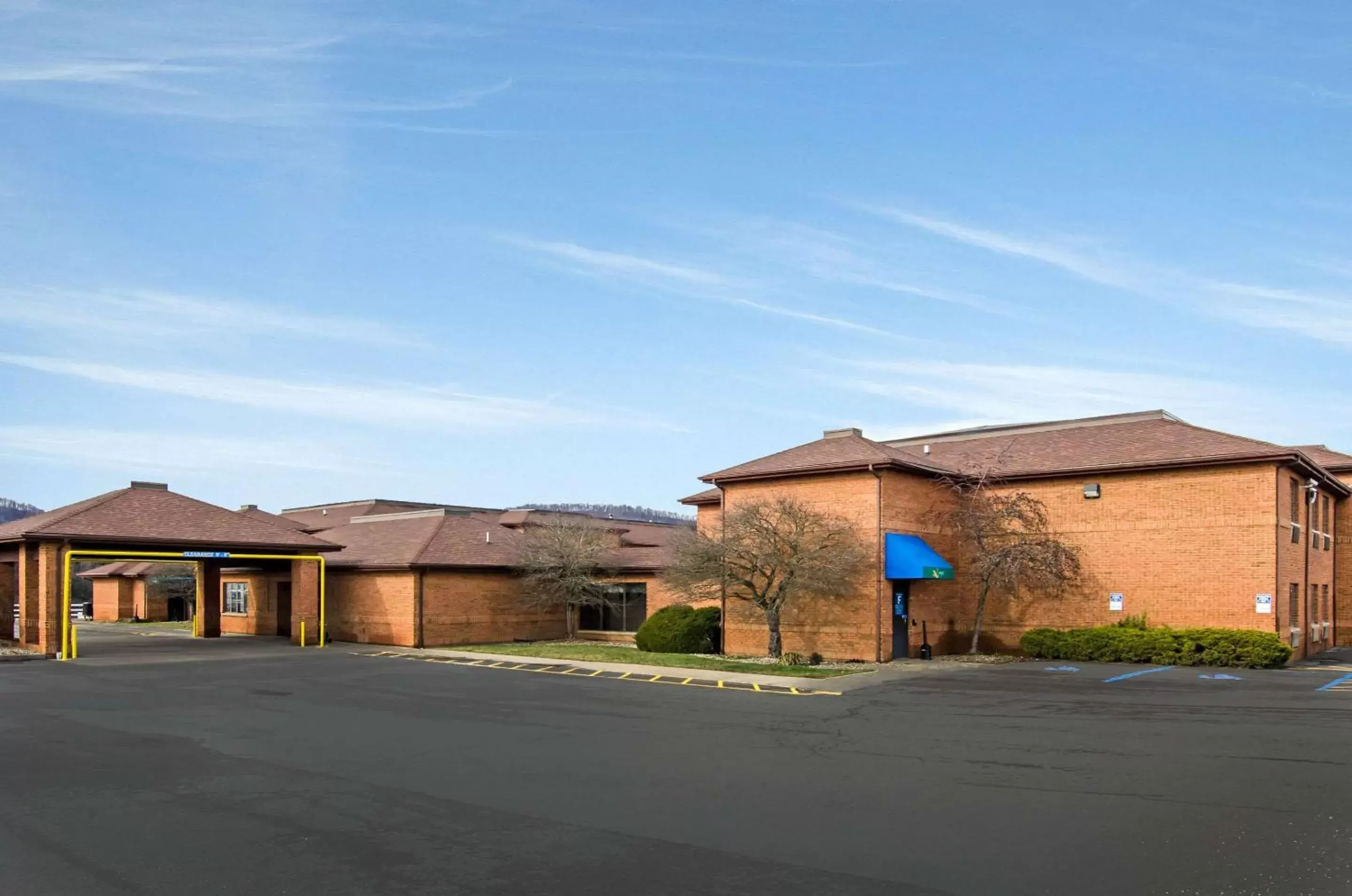 Property Building in Quality Inn Summersville