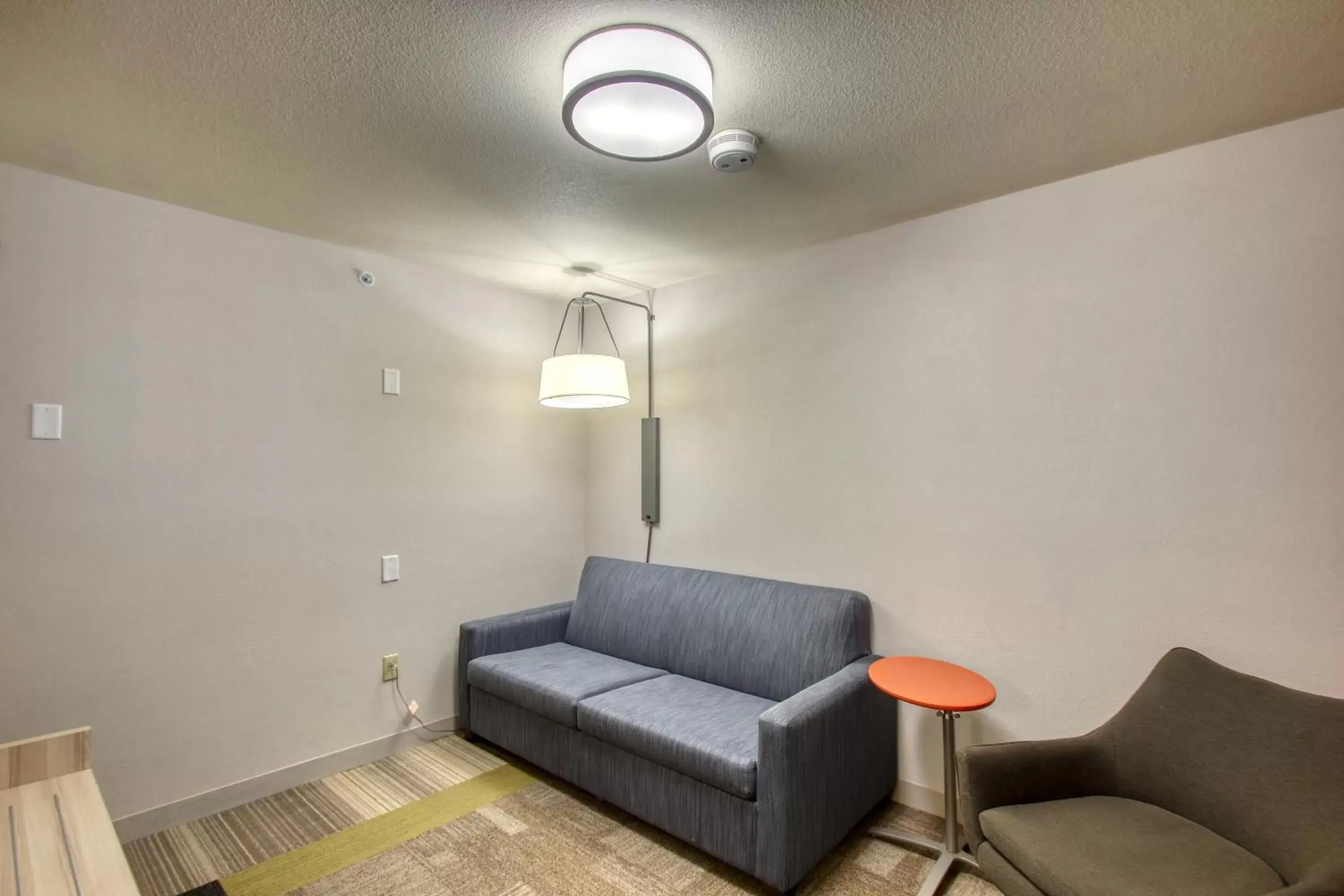 Photo of the whole room, Seating Area in Holiday Inn Express Hotel & Suites Milwaukee Airport, an IHG Hotel