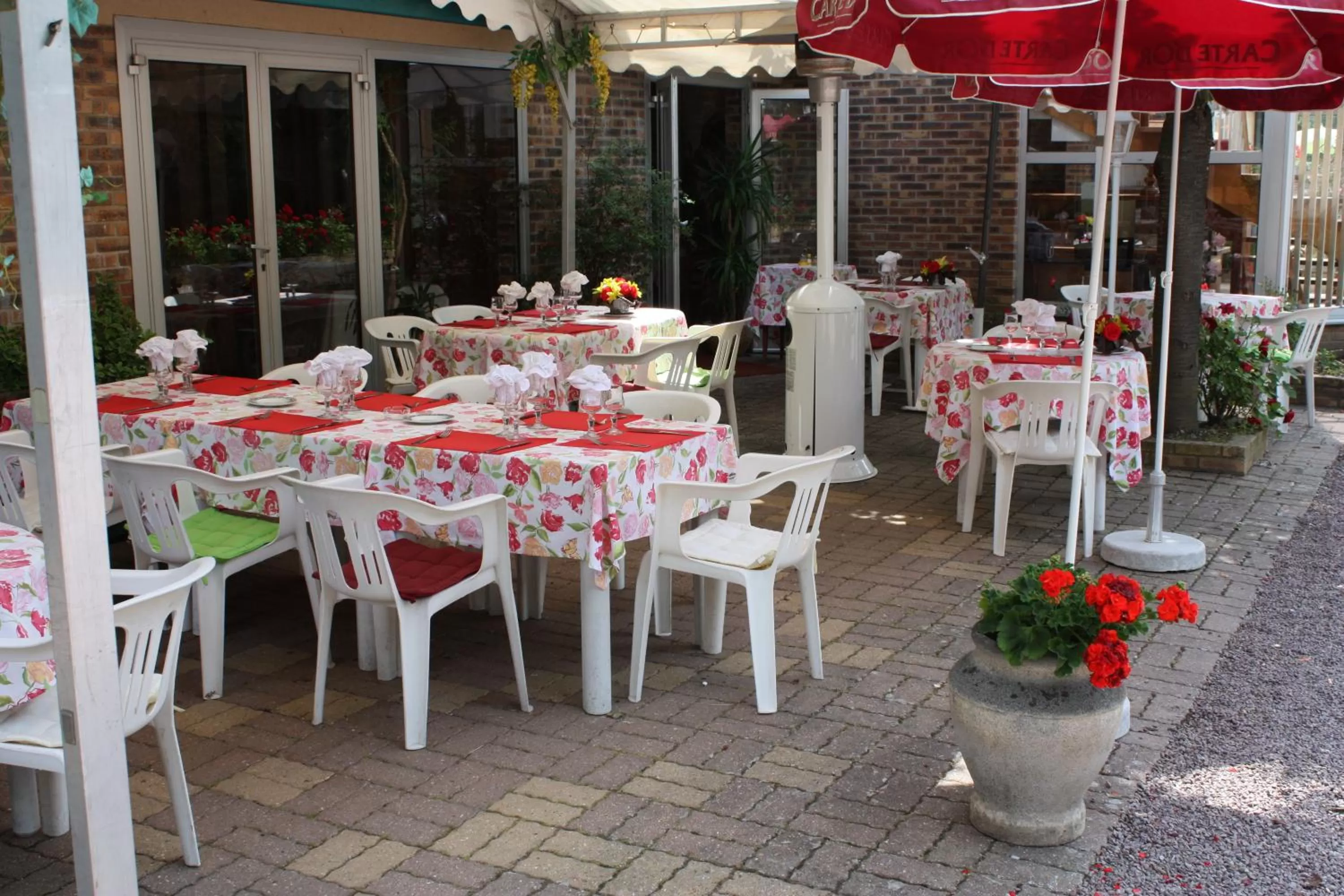 Patio in Hotel Les Deux Sapins