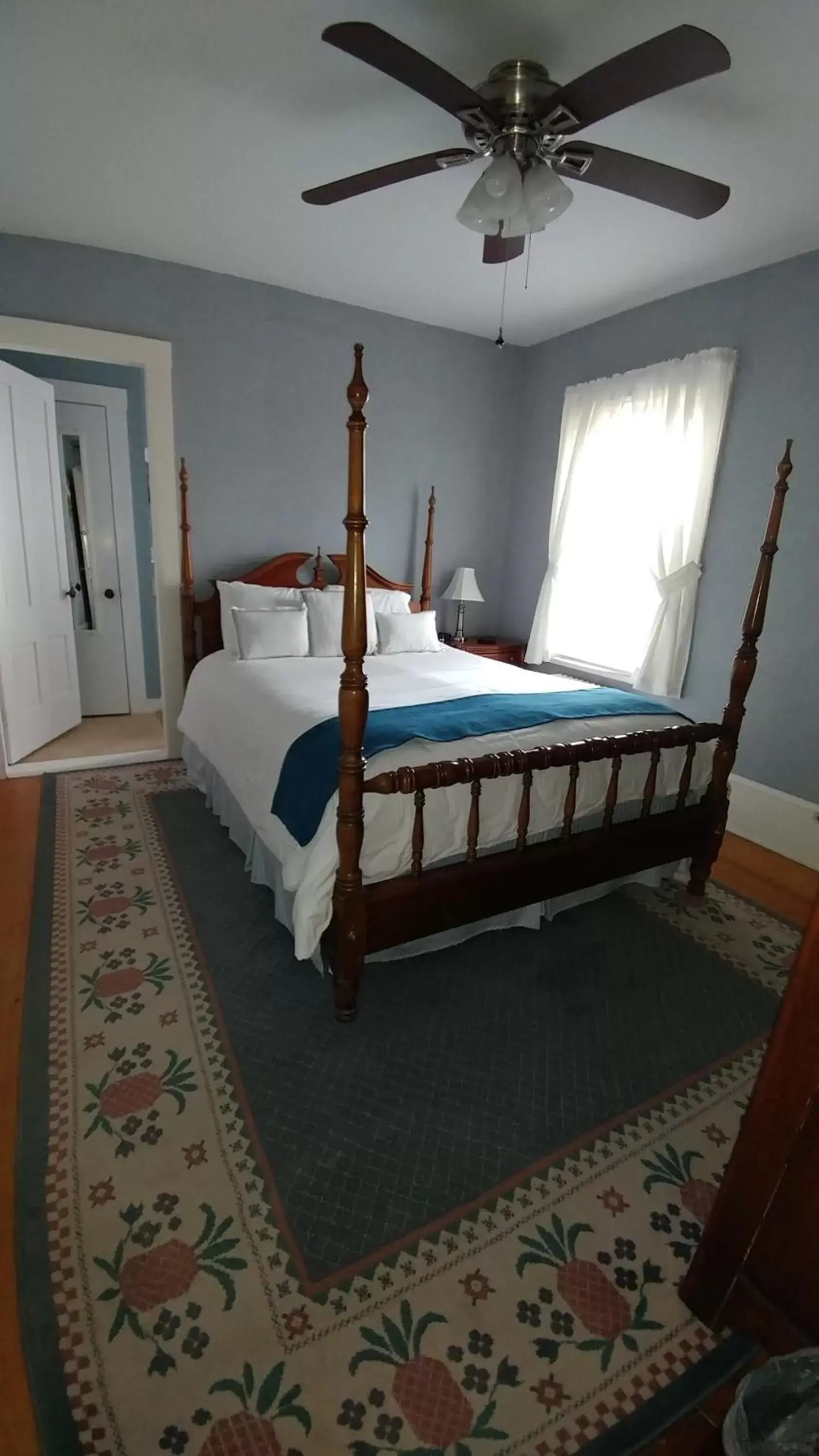 Bed in Benjamin Prescott Inn