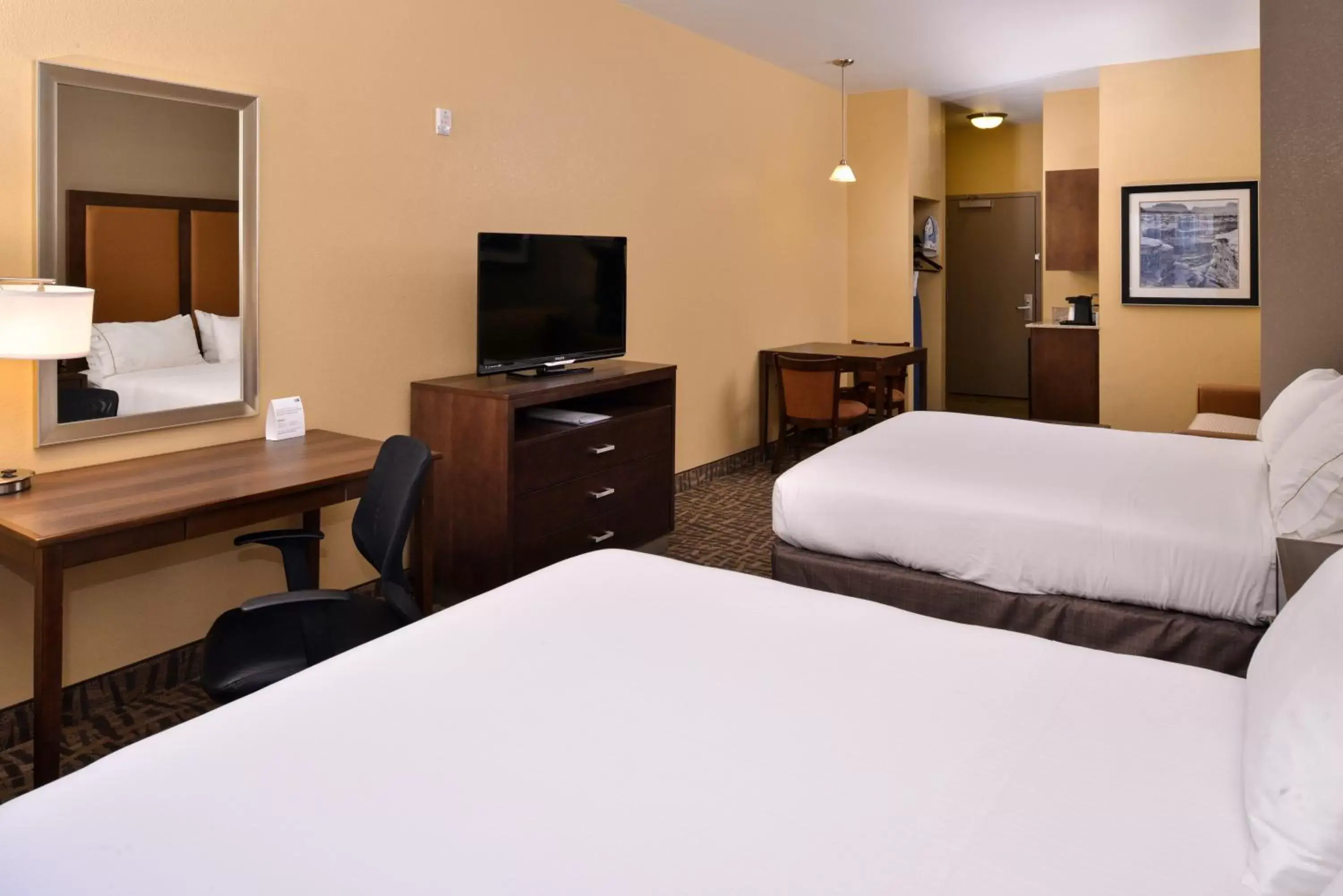 Photo of the whole room, Bed in Holiday Inn Express Hotels Page, an IHG Hotel