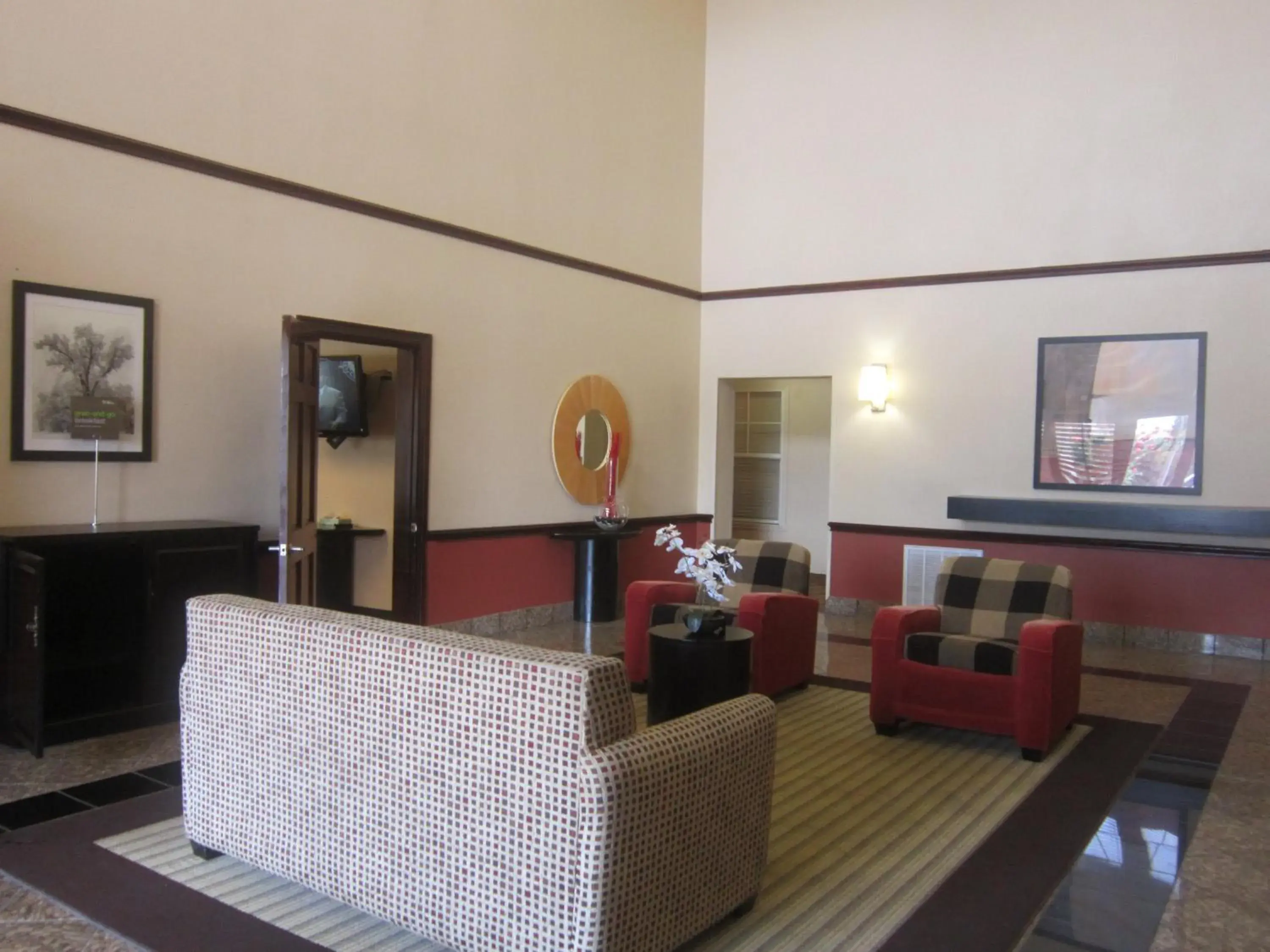 Lounge or bar in Sonesta Simply Suites Stafford