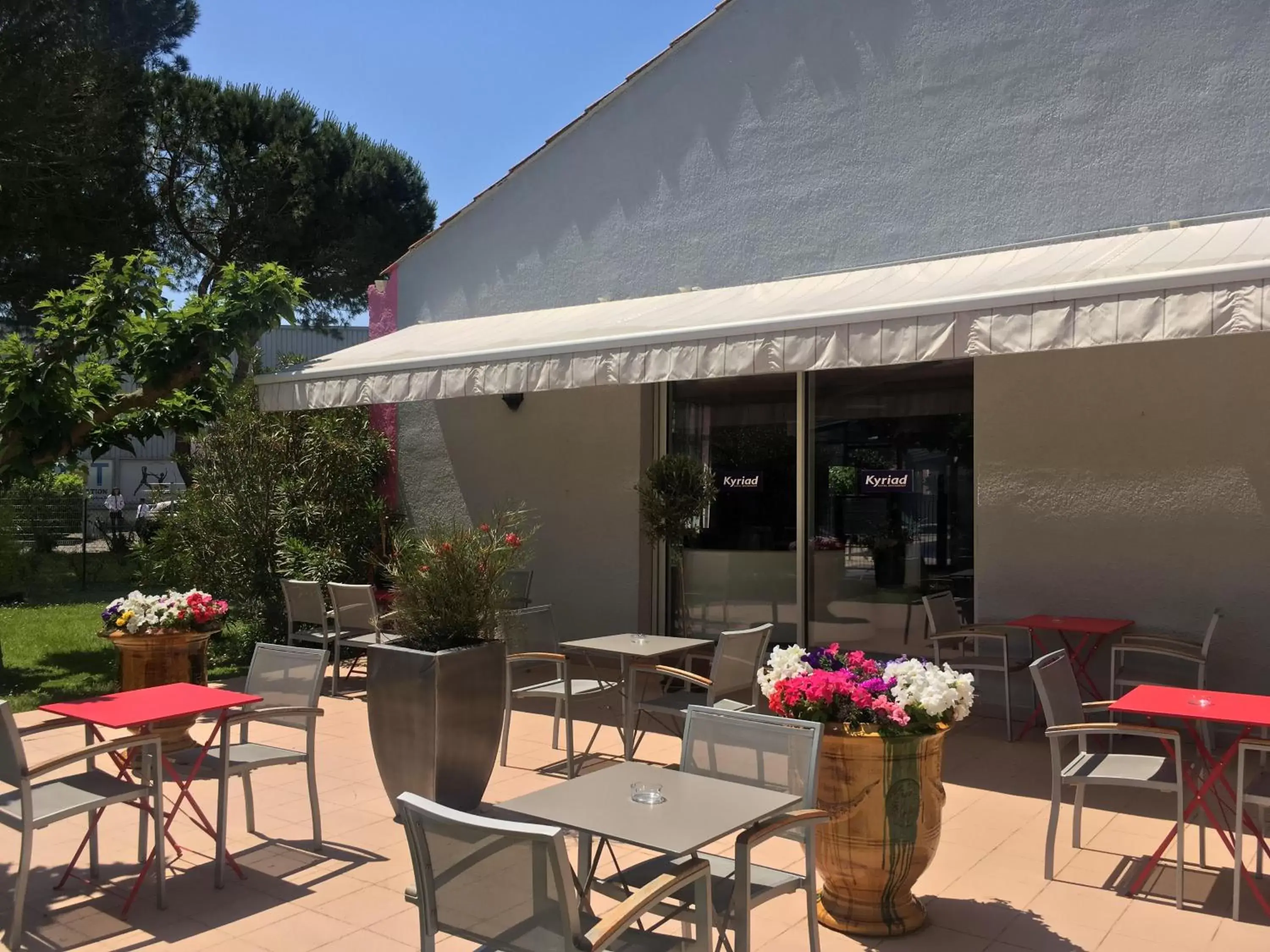 Garden, Restaurant/Places to Eat in Kyriad Montpellier Aéroport - Gare Sud de France