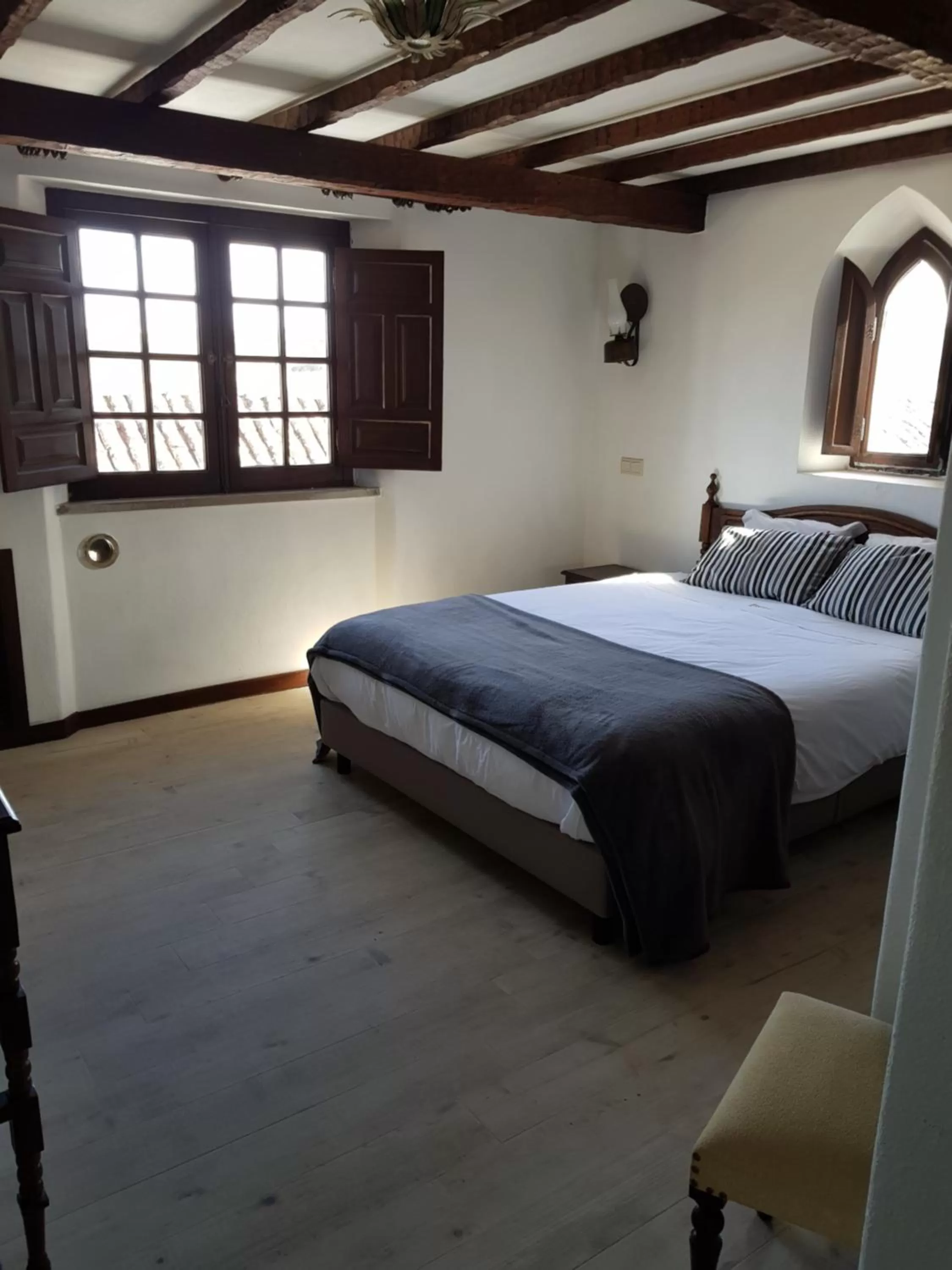 Photo of the whole room, Bed in Rainha Santa Isabel - Óbidos History Hotel