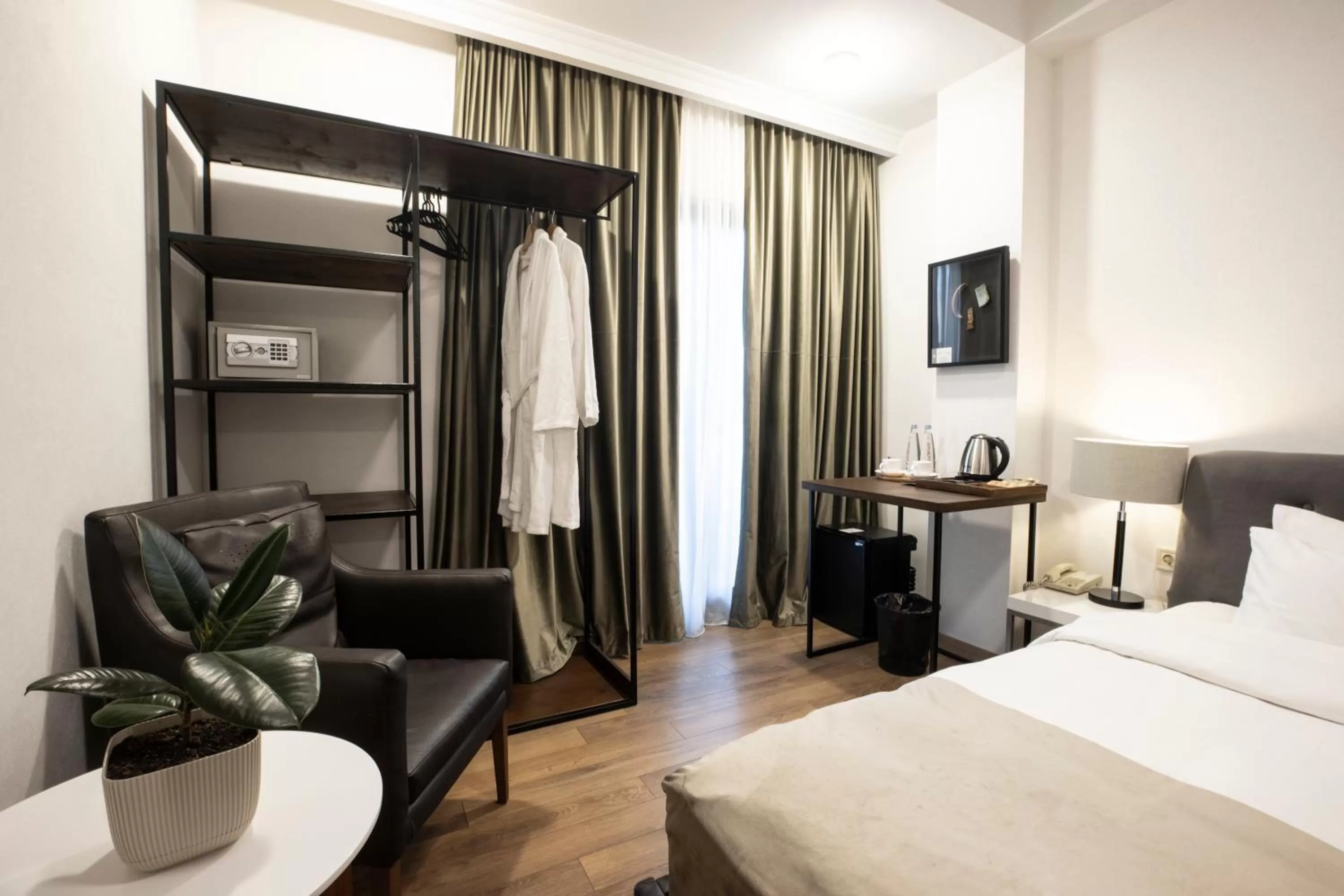 Bed in Citadel Narikala Hotel