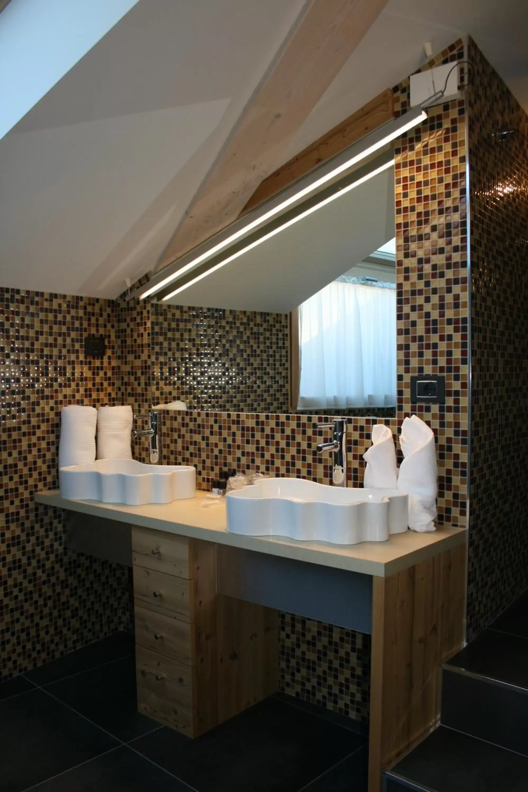 Photo of the whole room, Bathroom in Hotel Orso Grigio