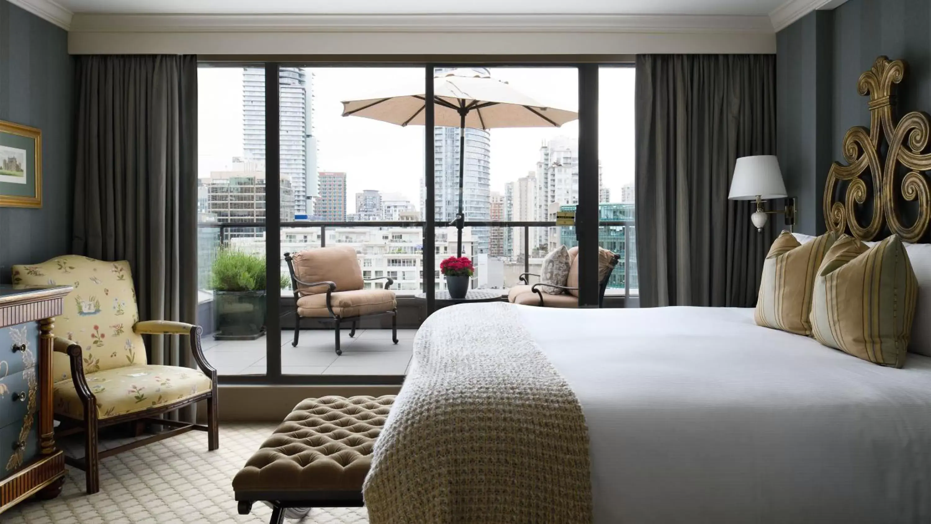 City view, Bed in Wedgewood Hotel & Spa - Relais & Chateaux City view, Bed in Wedgewood Hotel & Spa - Relais & Chateaux