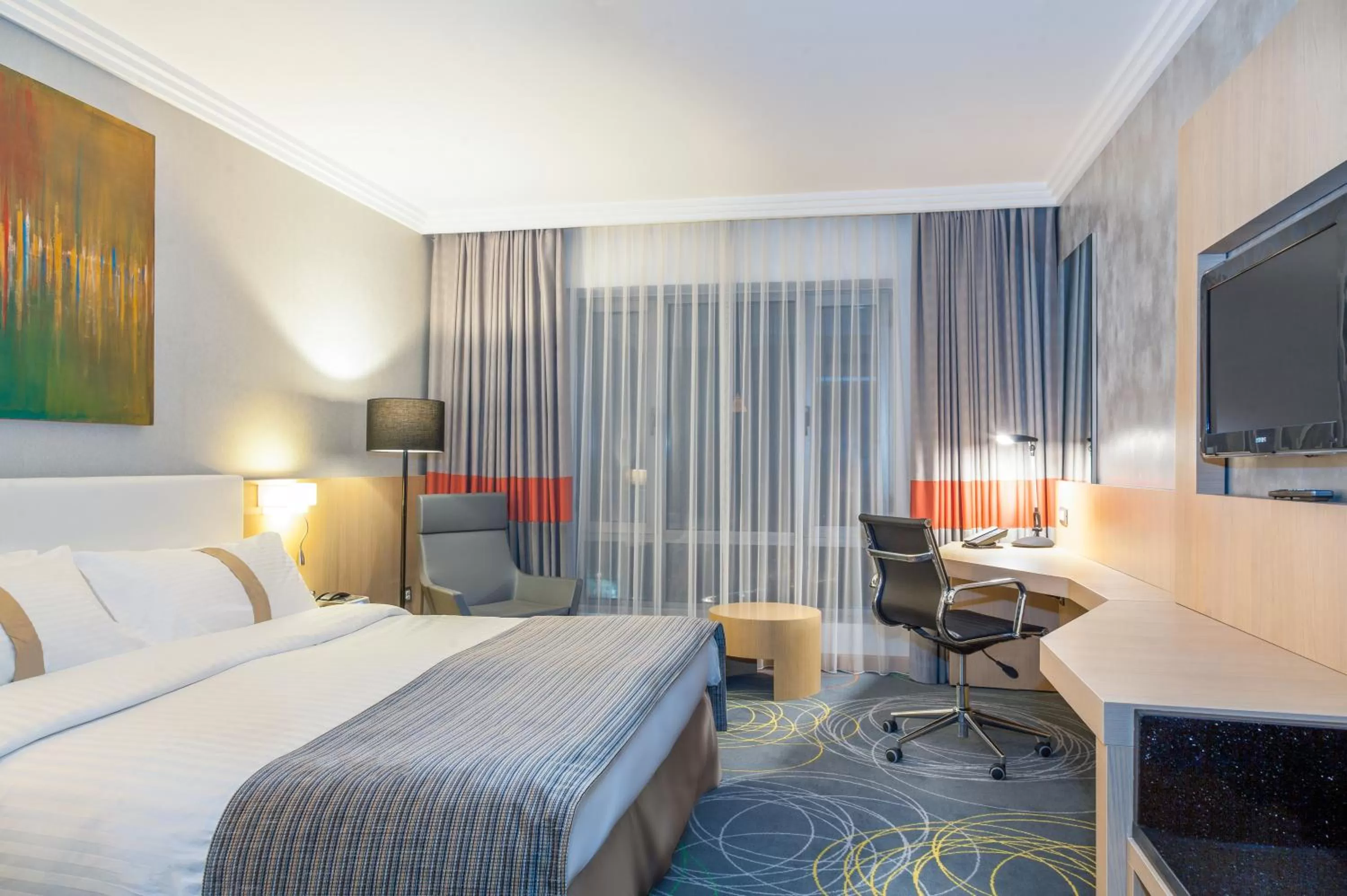 Photo of the whole room, Bed in Mövenpick Hotel Amman