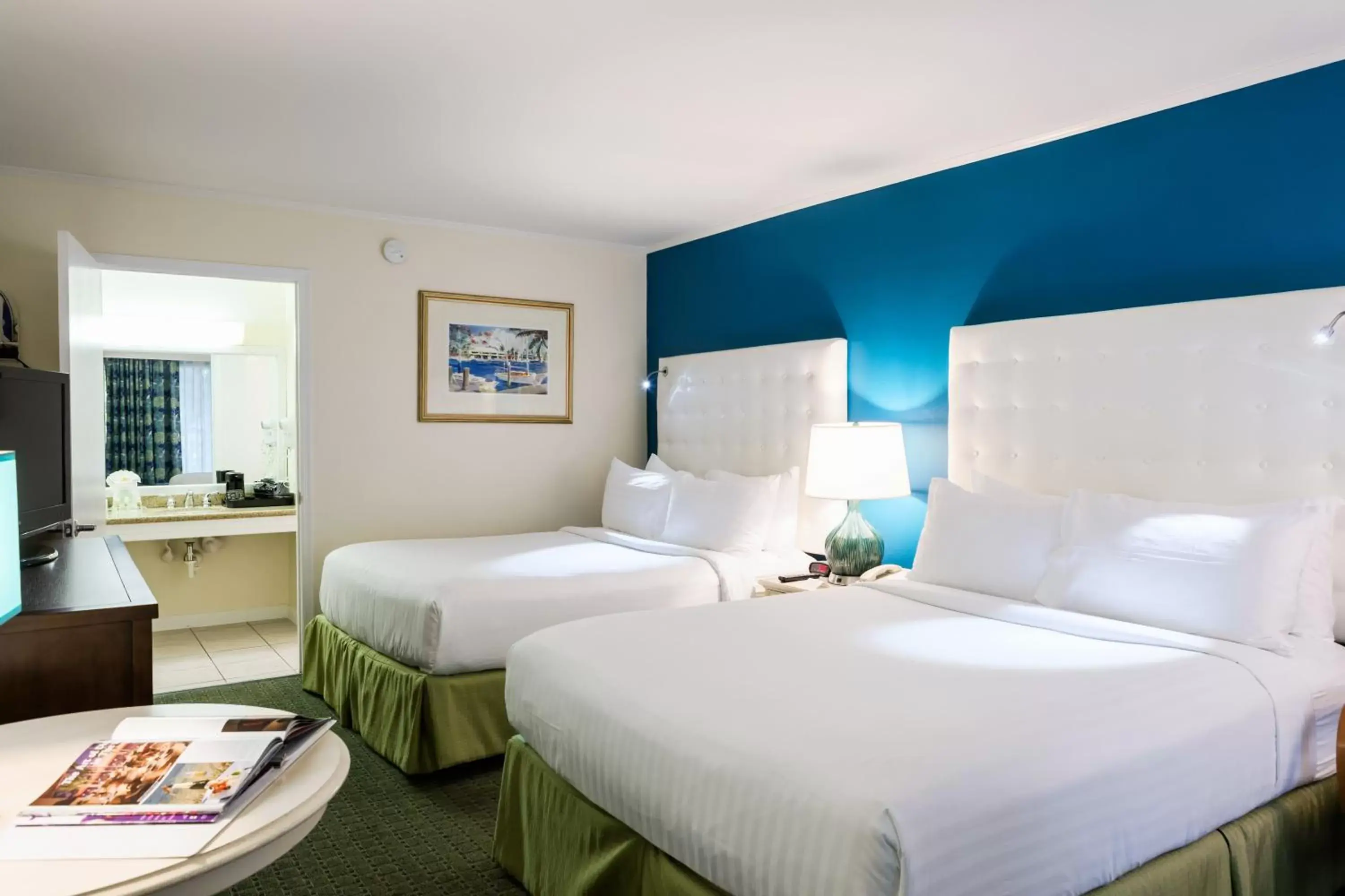 Standard Double Room with Two Double Beds and Accessible Roll-In Shower in Holiday Inn Key Largo, an IHG Hotel