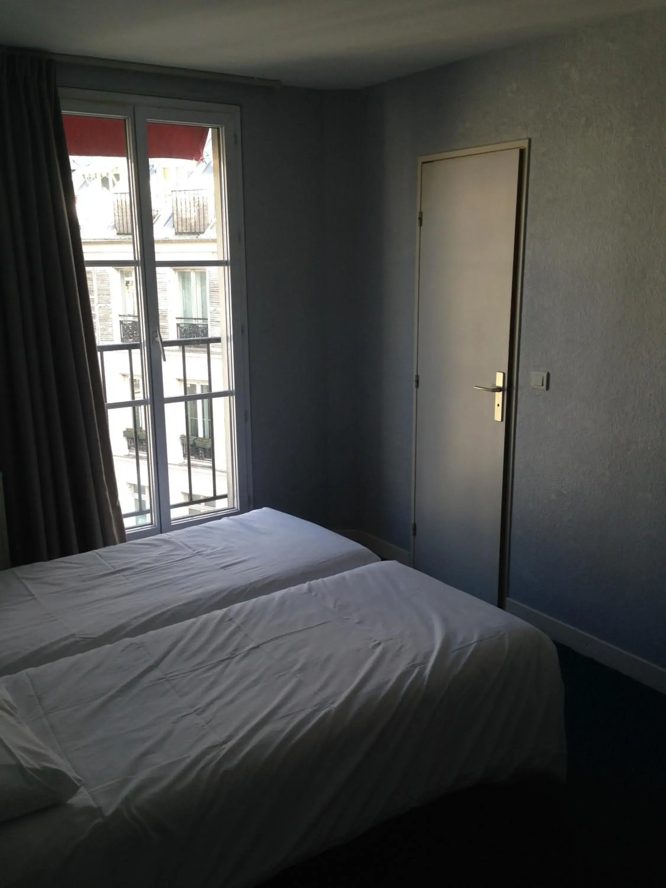 Bed in Hotel Royal Mansart Bed in Hotel Royal Mansart