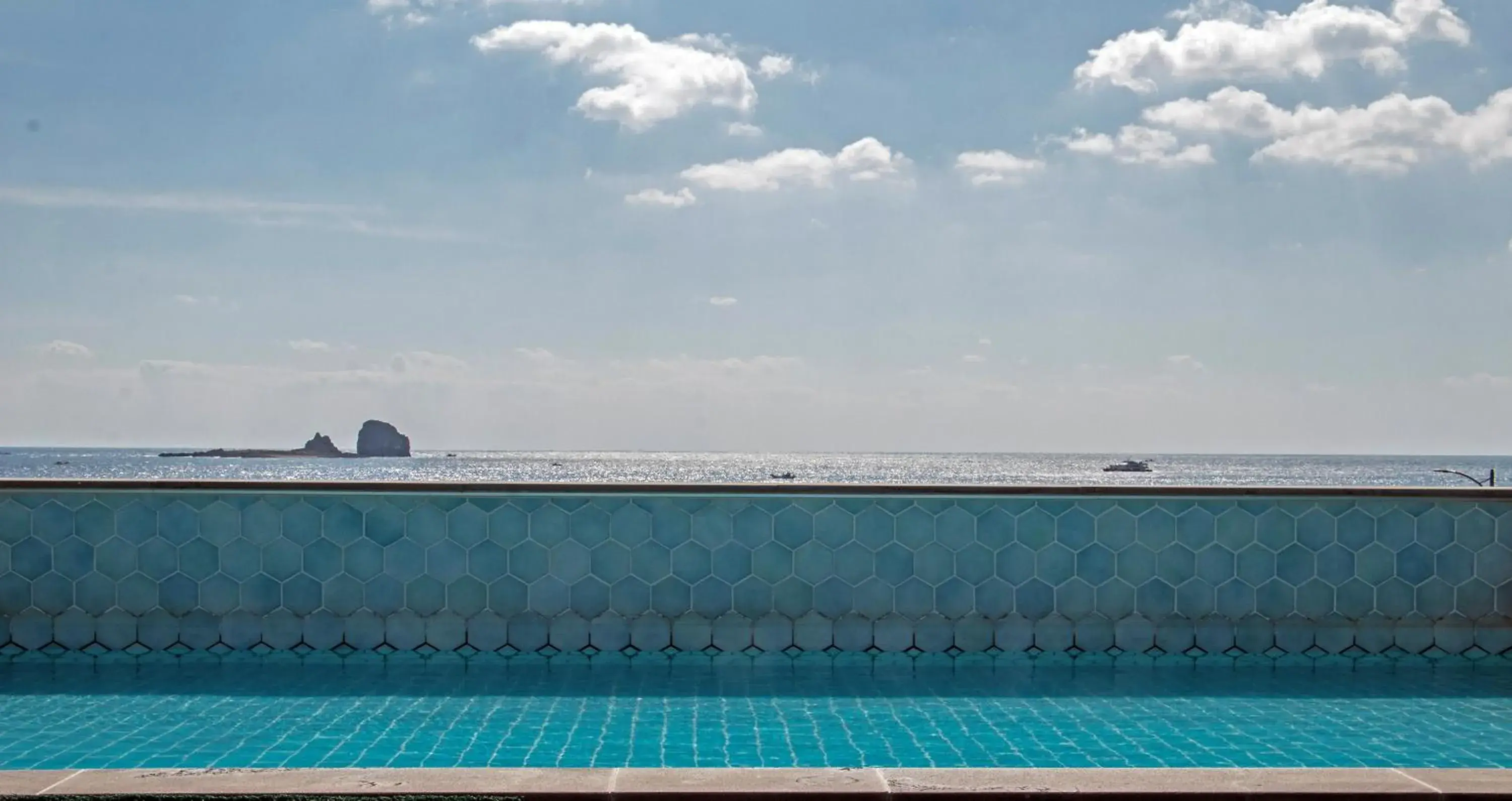 Sea view, Swimming Pool in Sun And Moon Resort