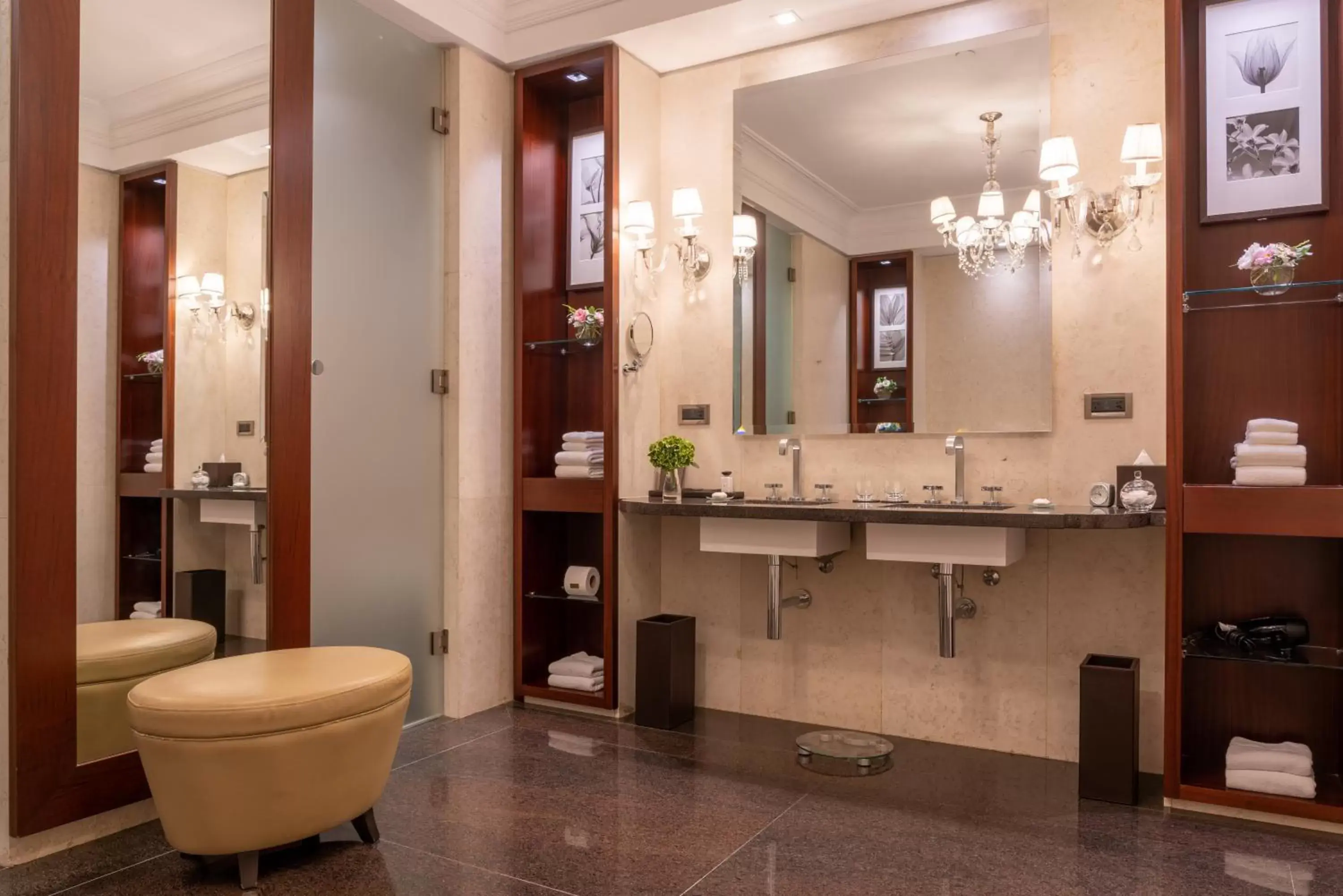 Bathroom in Palacio Duhau - Park Hyatt Buenos Aires