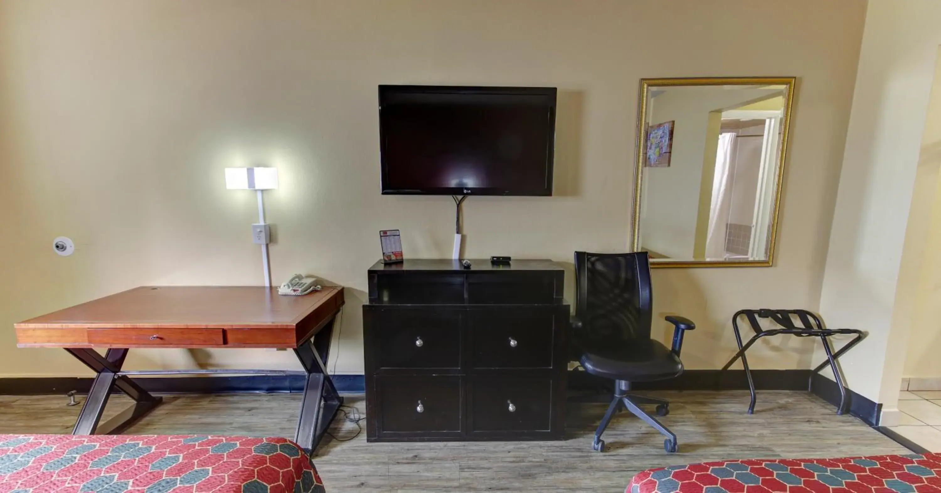 TV/Entertainment Center in Econo Lodge Town Center