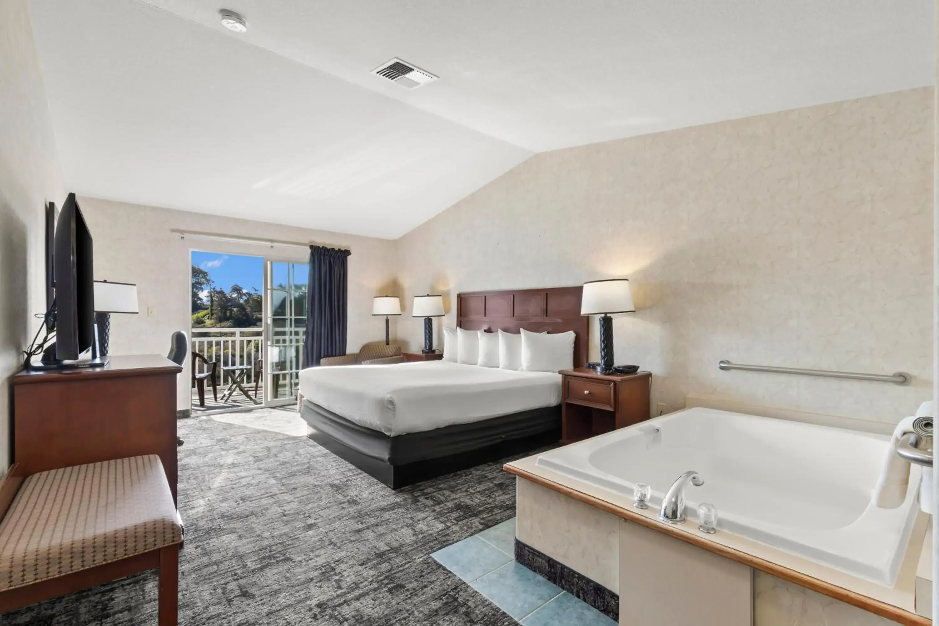 Bed in Beach House Inn Bed in Beach House Inn