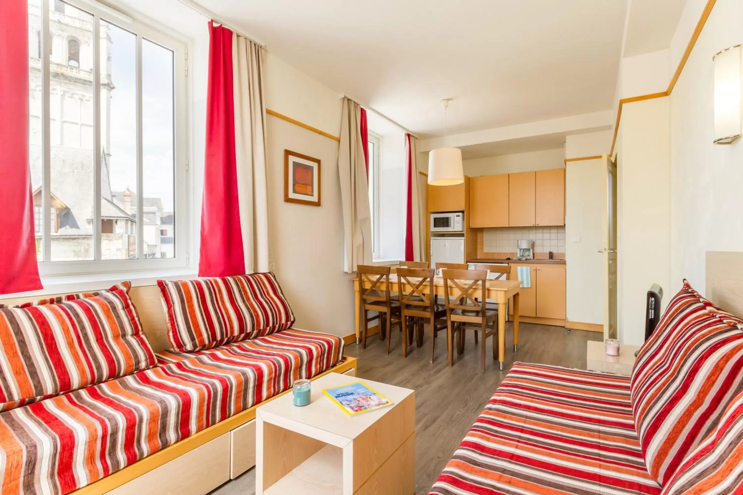 Kitchen or kitchenette, Seating Area in Pierre & Vacances Le Moulin des Cordeliers