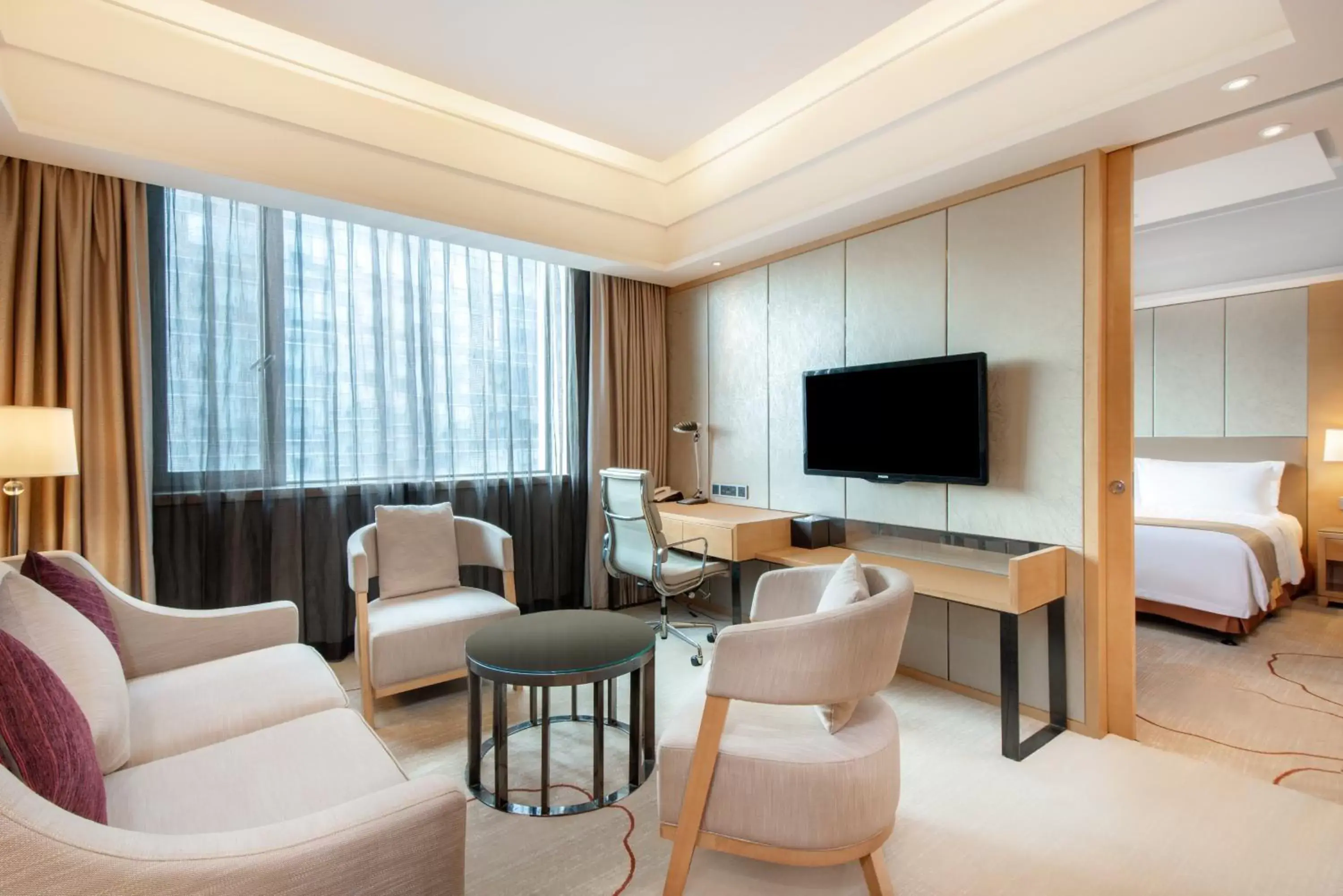 Photo of the whole room, Seating Area in Holiday Inn Chengdu Oriental Plaza, an IHG Hotel