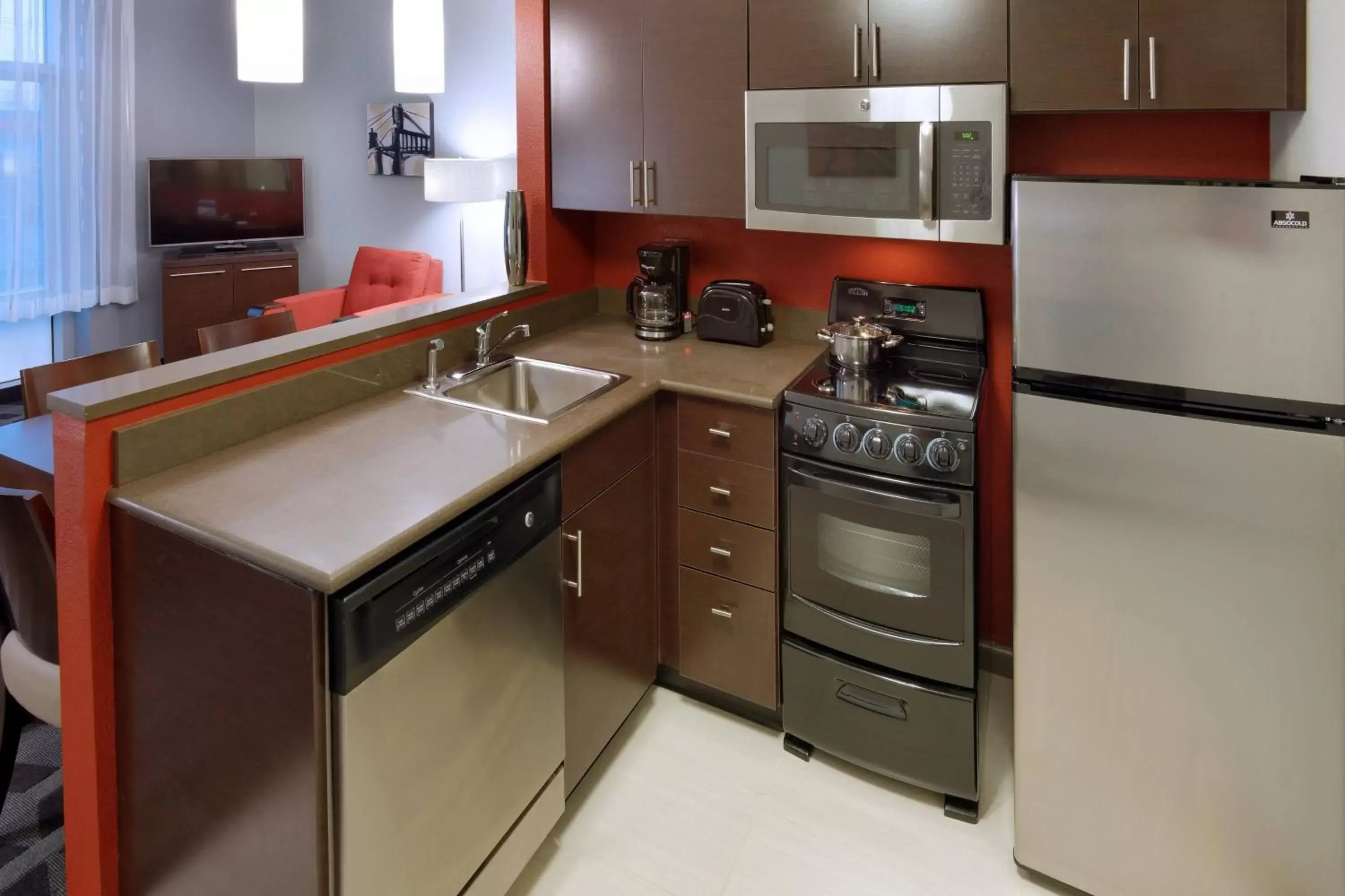 Bedroom, Kitchen/Kitchenette in TownePlace Suites by Marriott Springfield
