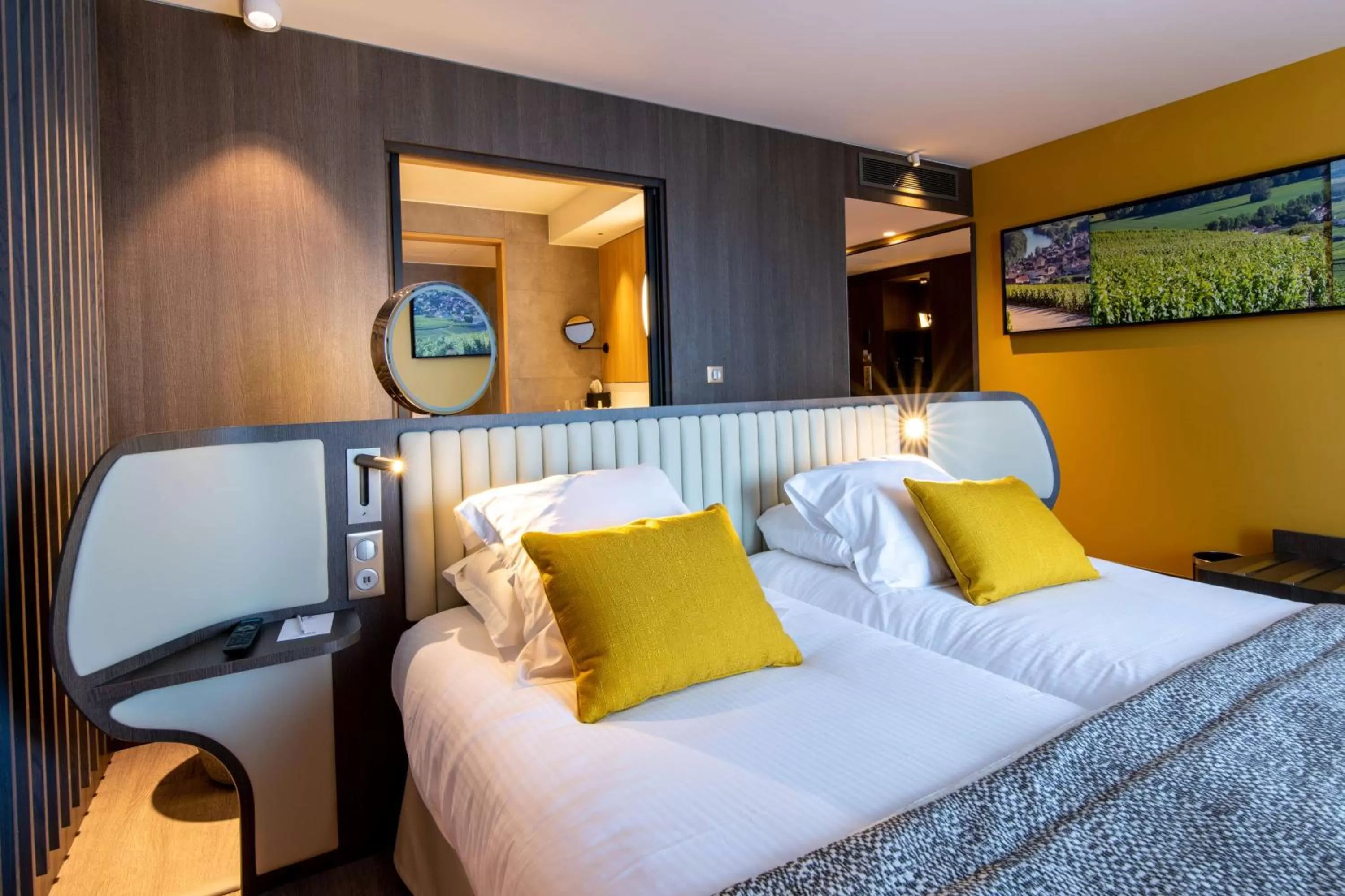 Photo of the whole room, Bed in Best Western Premier Hotel de la Paix