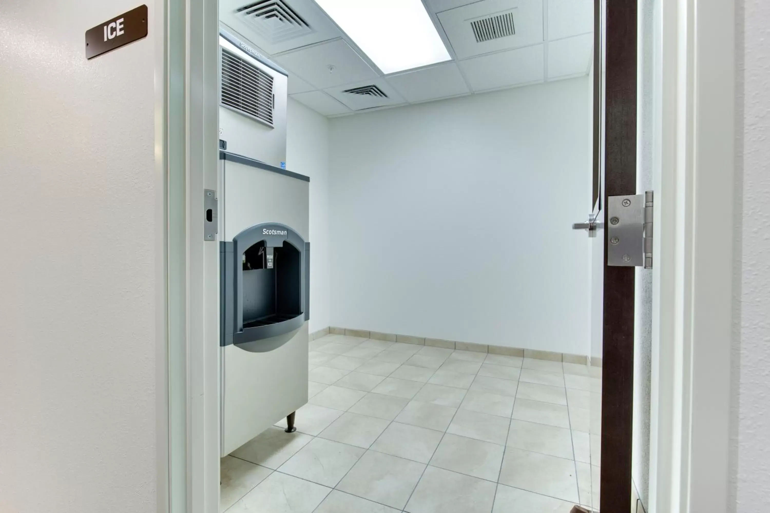 Other, Bathroom in Motel 6-Poplar Bluff, MO