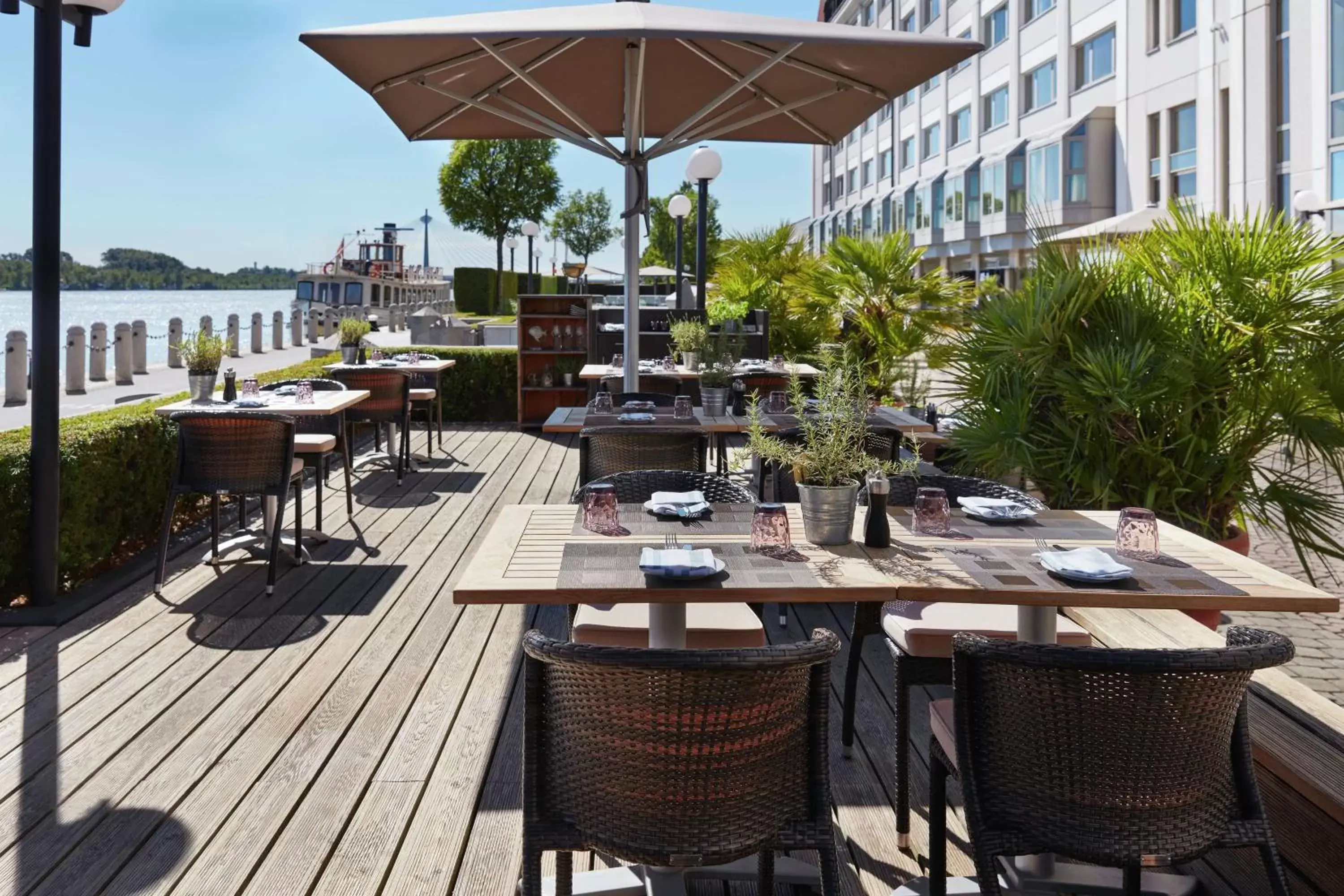 Restaurant/Places to Eat in Hilton Vienna Danube Waterfront