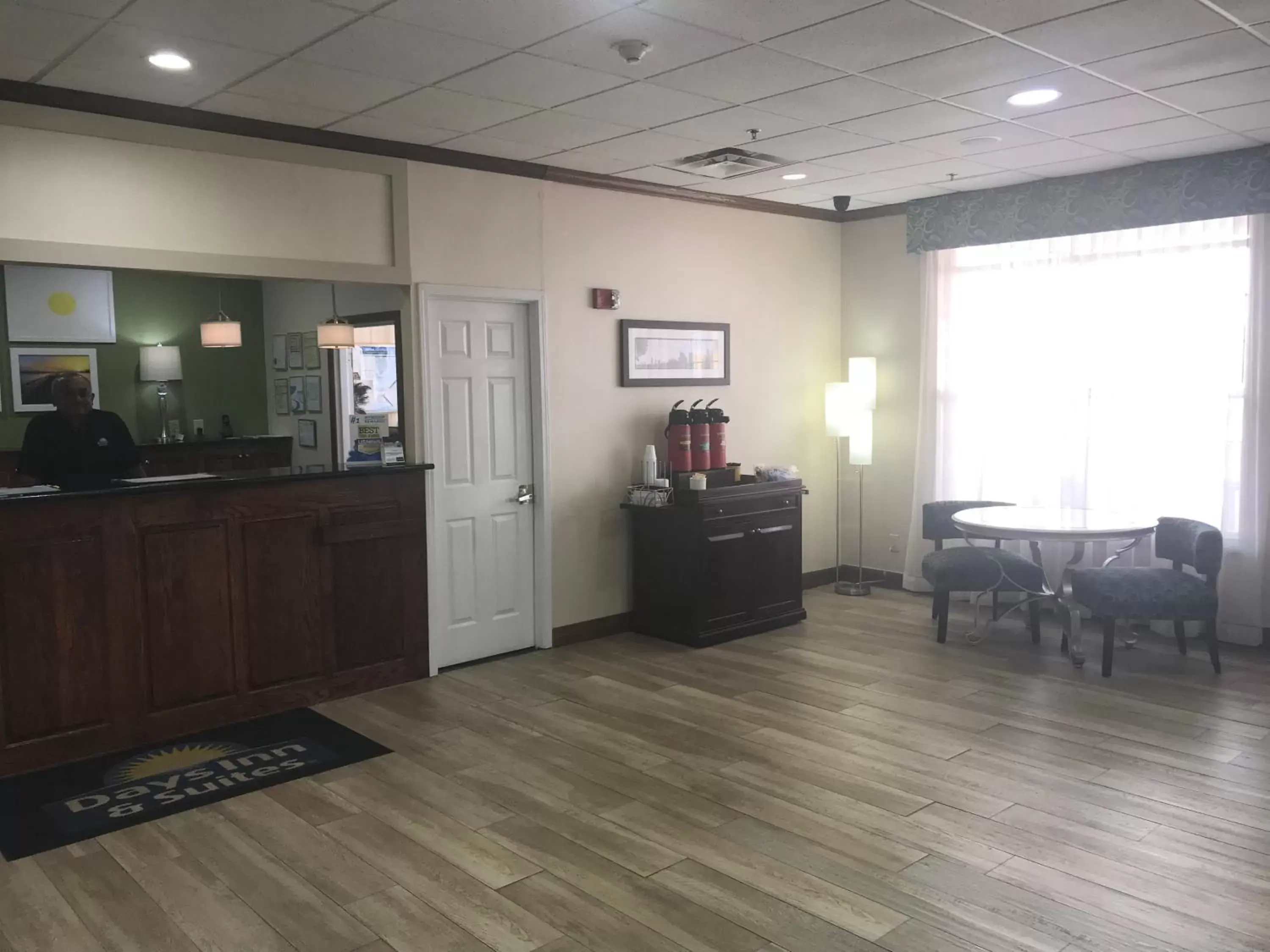 Lobby or reception in Days Inn & Suites by Wyndham Tucker/Northlake