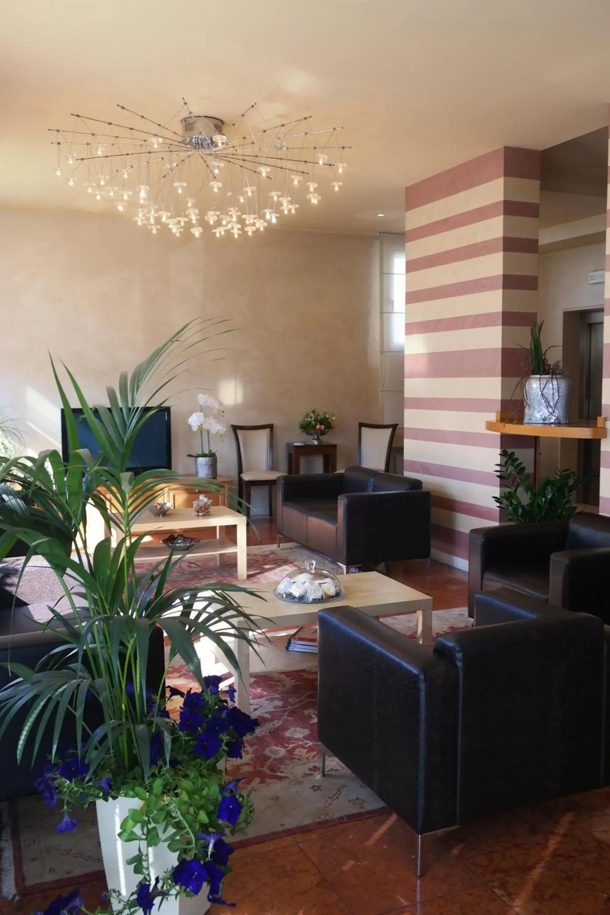 Lobby or reception in Hotel Vittoria Lobby or reception in Hotel Vittoria