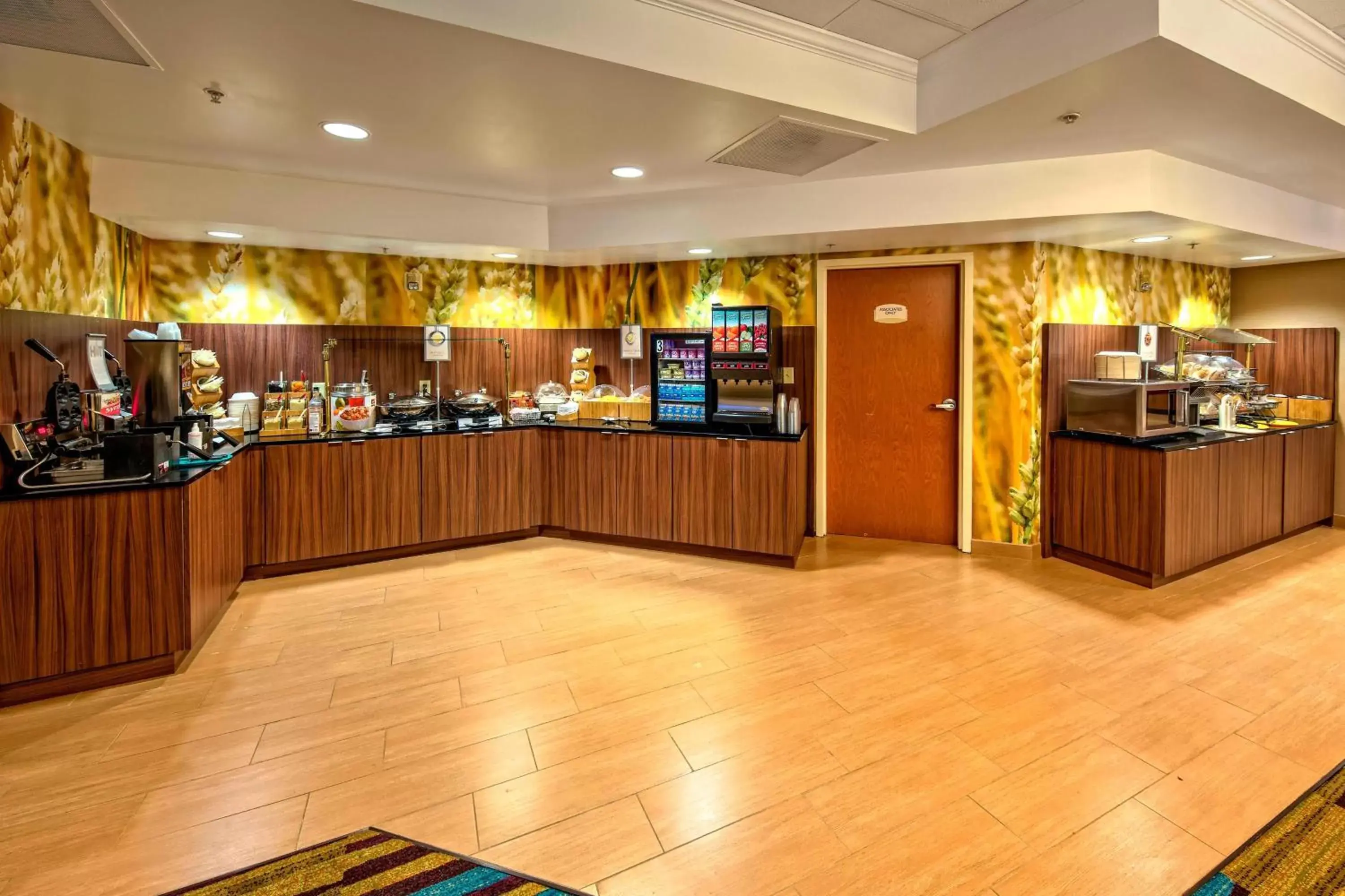 Breakfast, Restaurant/Places to Eat in Fairfield Inn and Suites by Marriott Orlando Near Universal Orlando
