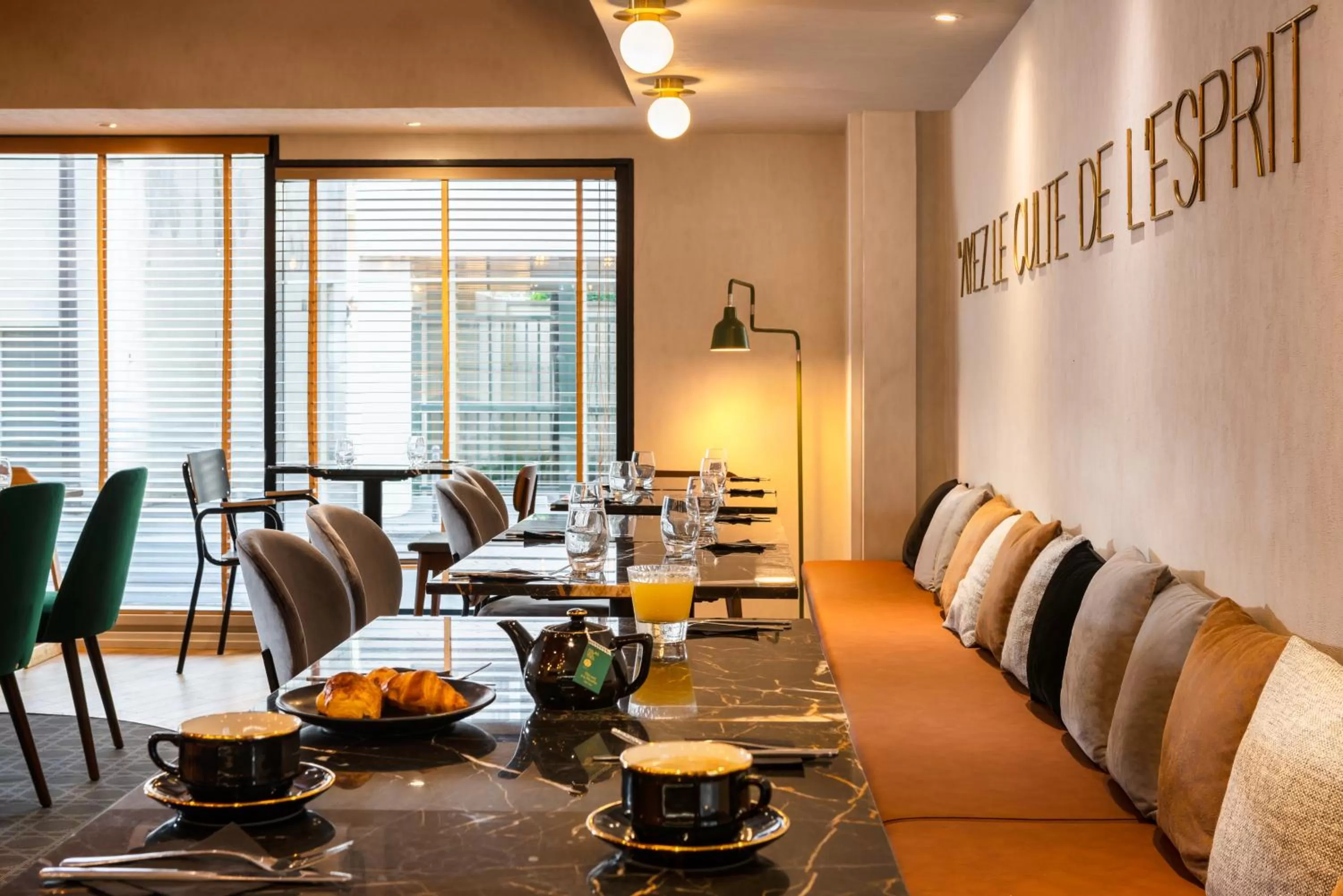 Restaurant/places to eat in Mercure Paris Montparnasse Pasteur