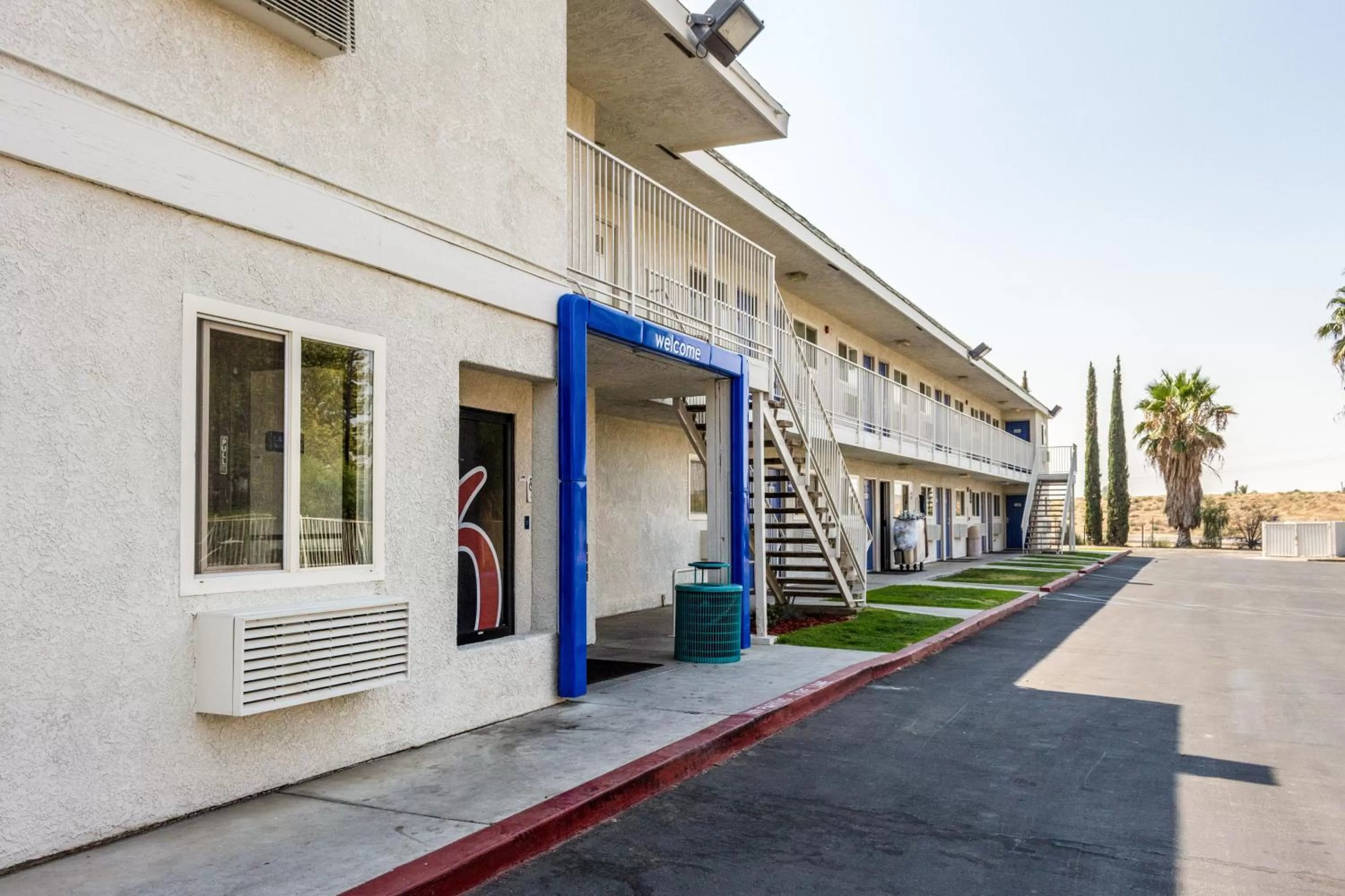 Facade/entrance in Motel 6-Bakersfield, CA - East