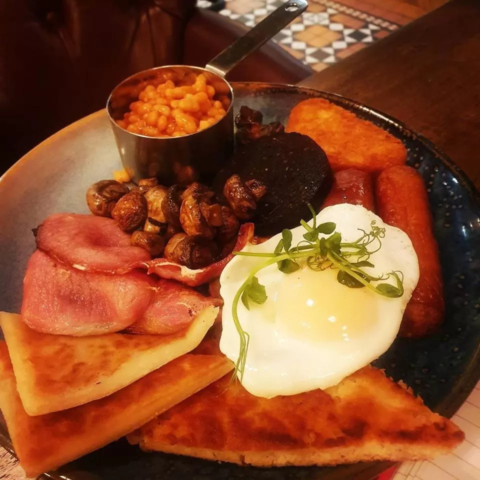 Food and drinks in The Lansdowne Hotel