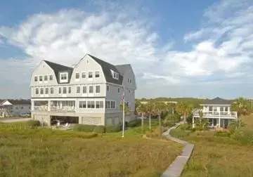 Property Building in Elizabeth Pointe Lodge