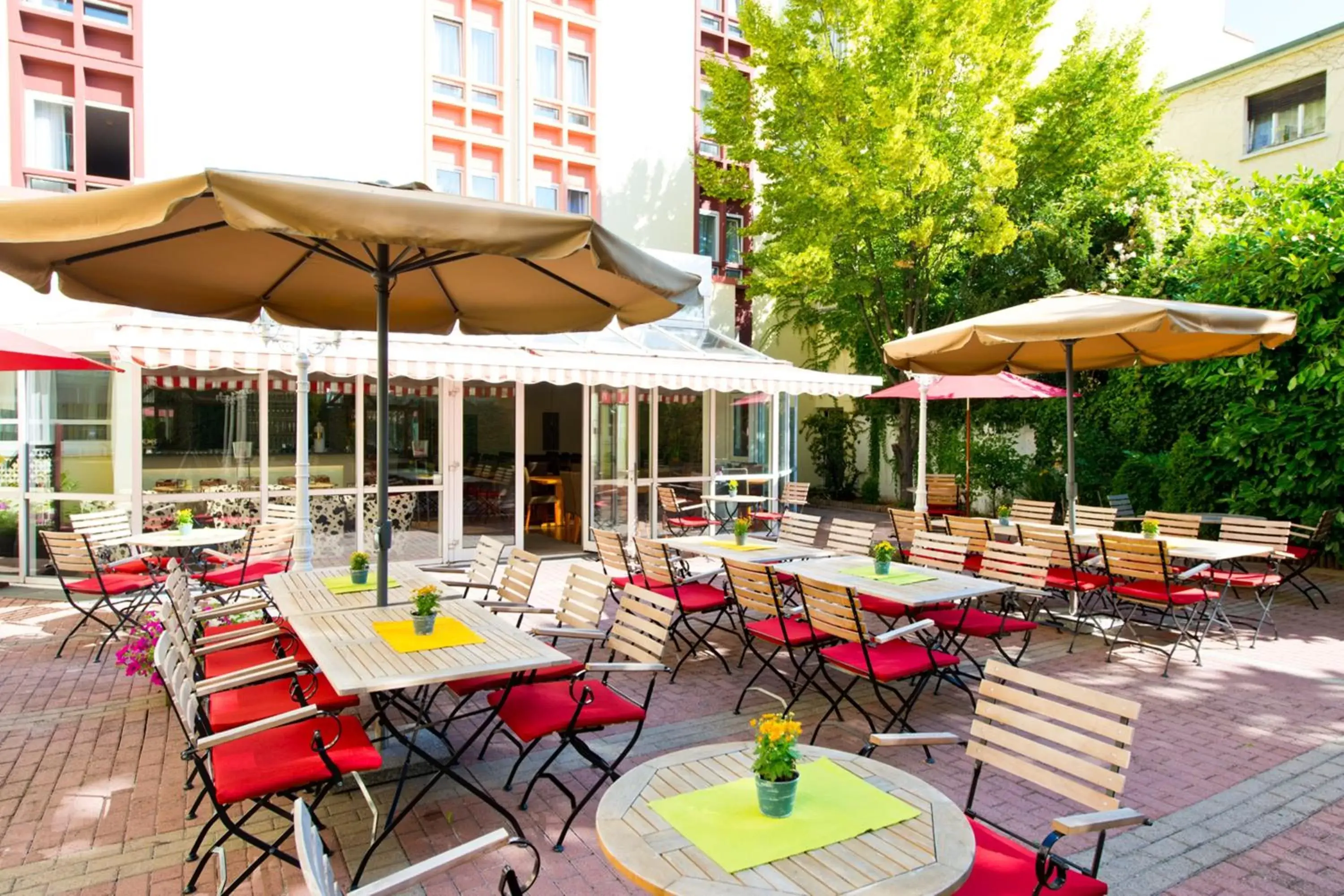 Balcony/Terrace, Restaurant/Places to Eat in ACHAT Hotel Neustadt an der Weinstraße