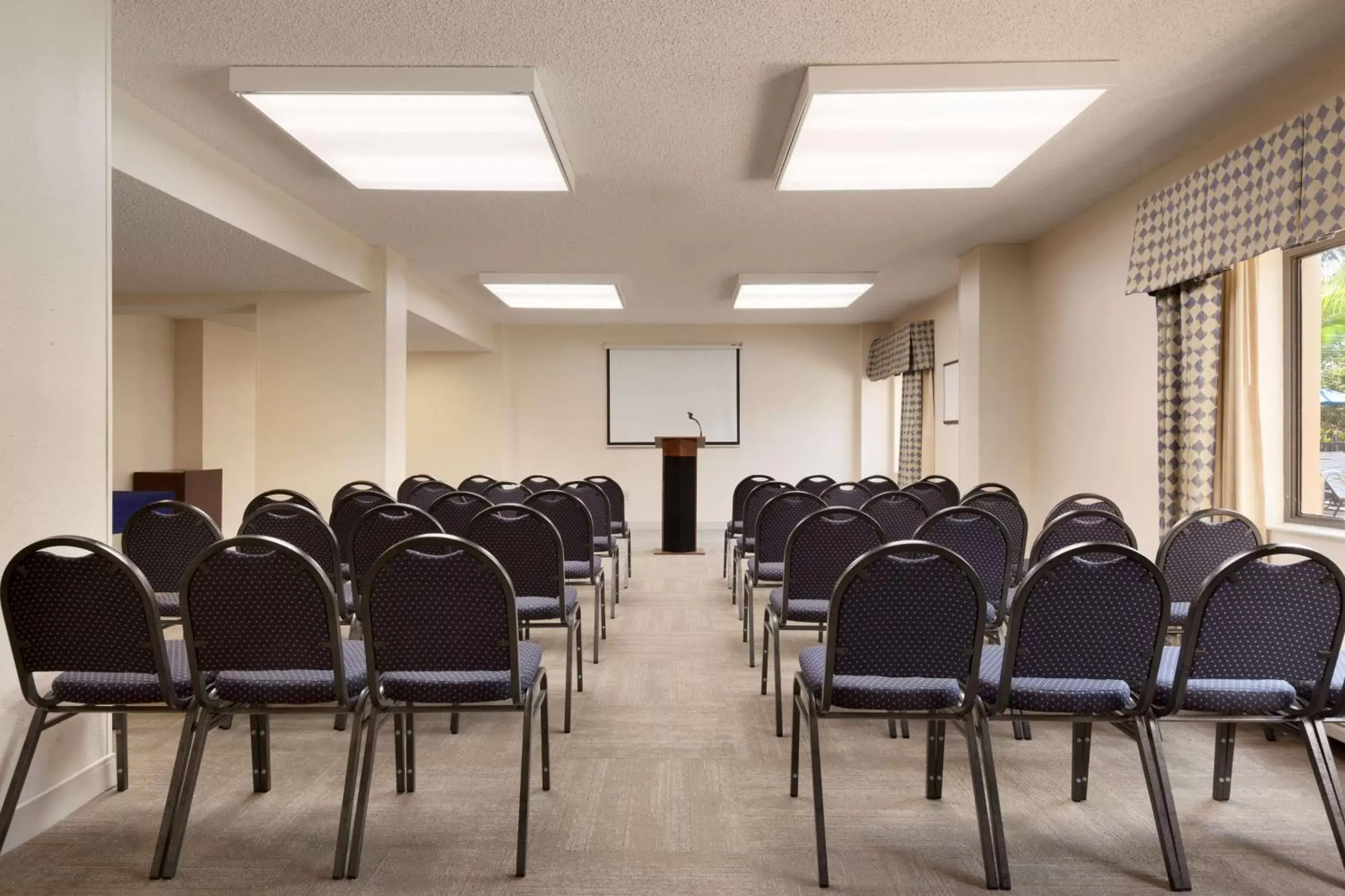 Meeting/conference room in Hampton Inn Miami-Airport West
